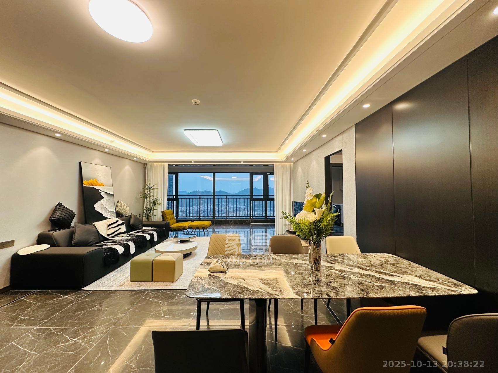 绿地麓云国际一期 6室2厅3卫 9000.0元/月 绿地麓云国际一期 6室2厅3卫 9000.0元/月室内图