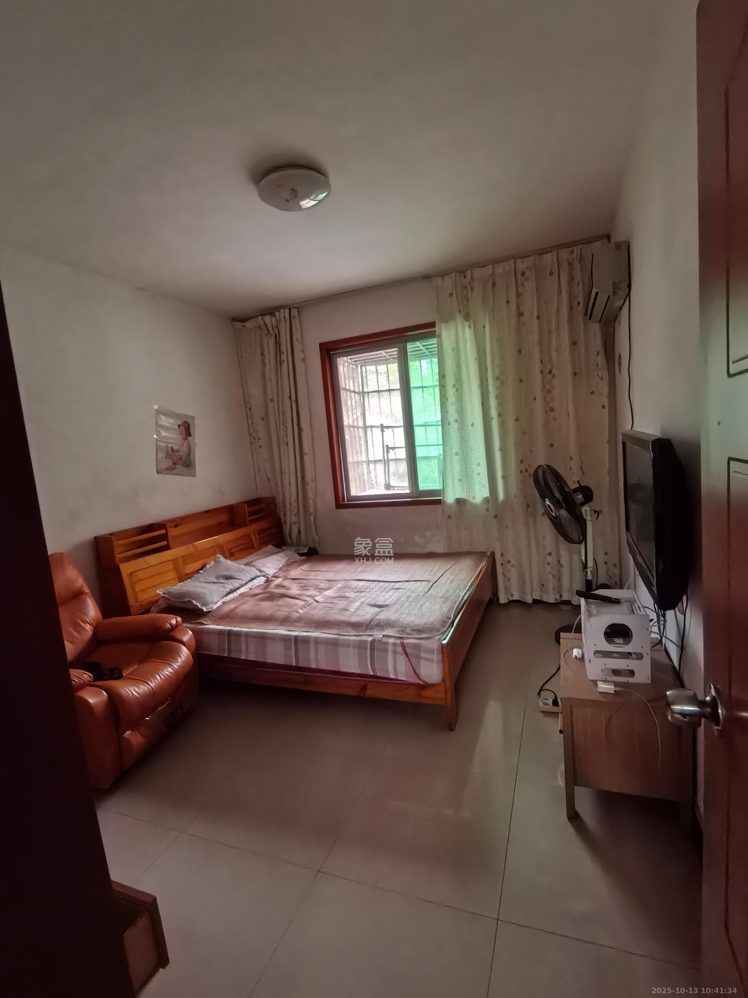 中南汽车世界  3室2厅1卫    1400.0元/月 中南汽车世界  3室2厅1卫    1400.0元/月室内图