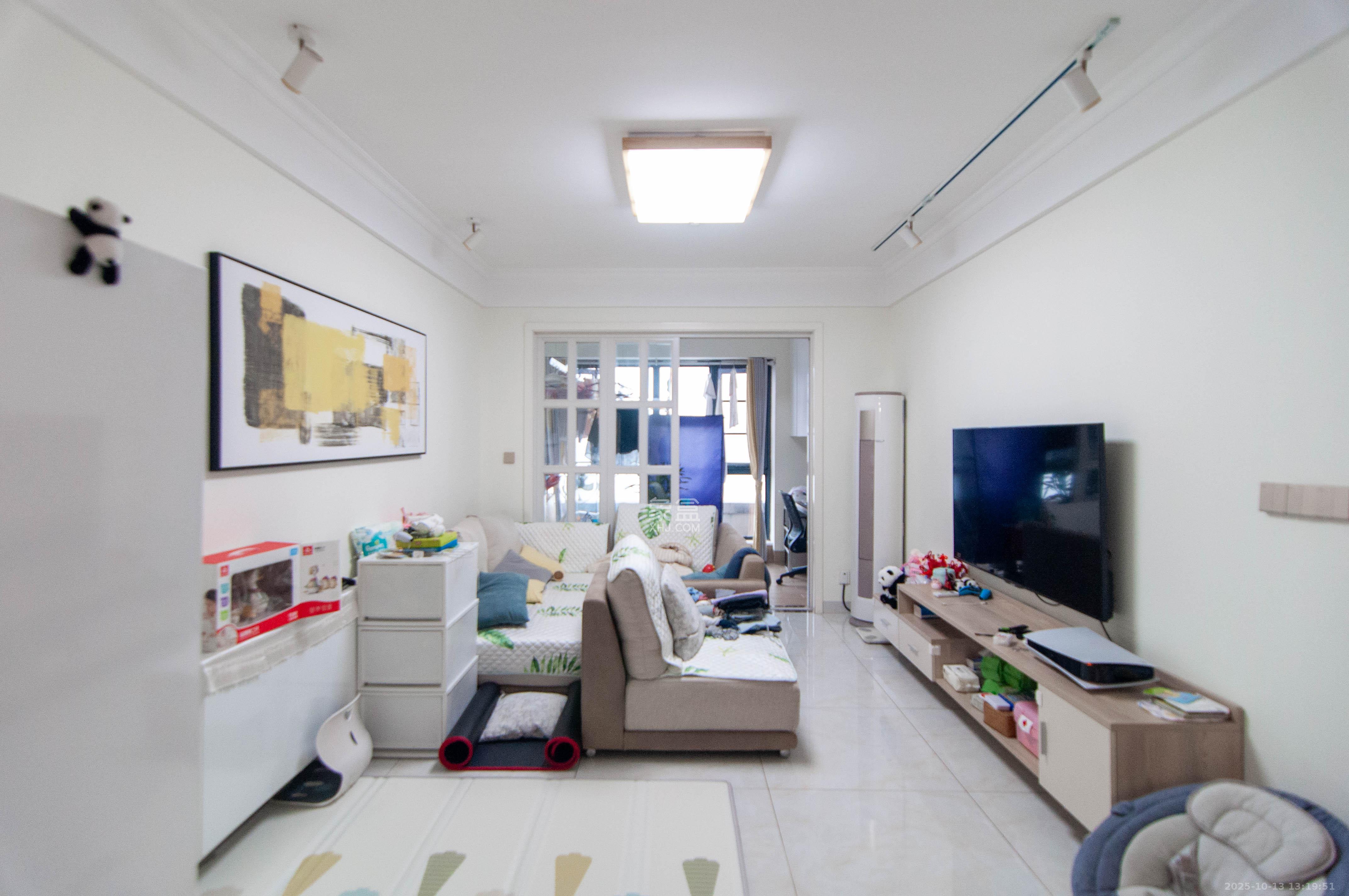 中建梅溪湖中心 3室2厅2卫 123.0万 中建梅溪湖中心 3室2厅2卫 123.0万客厅