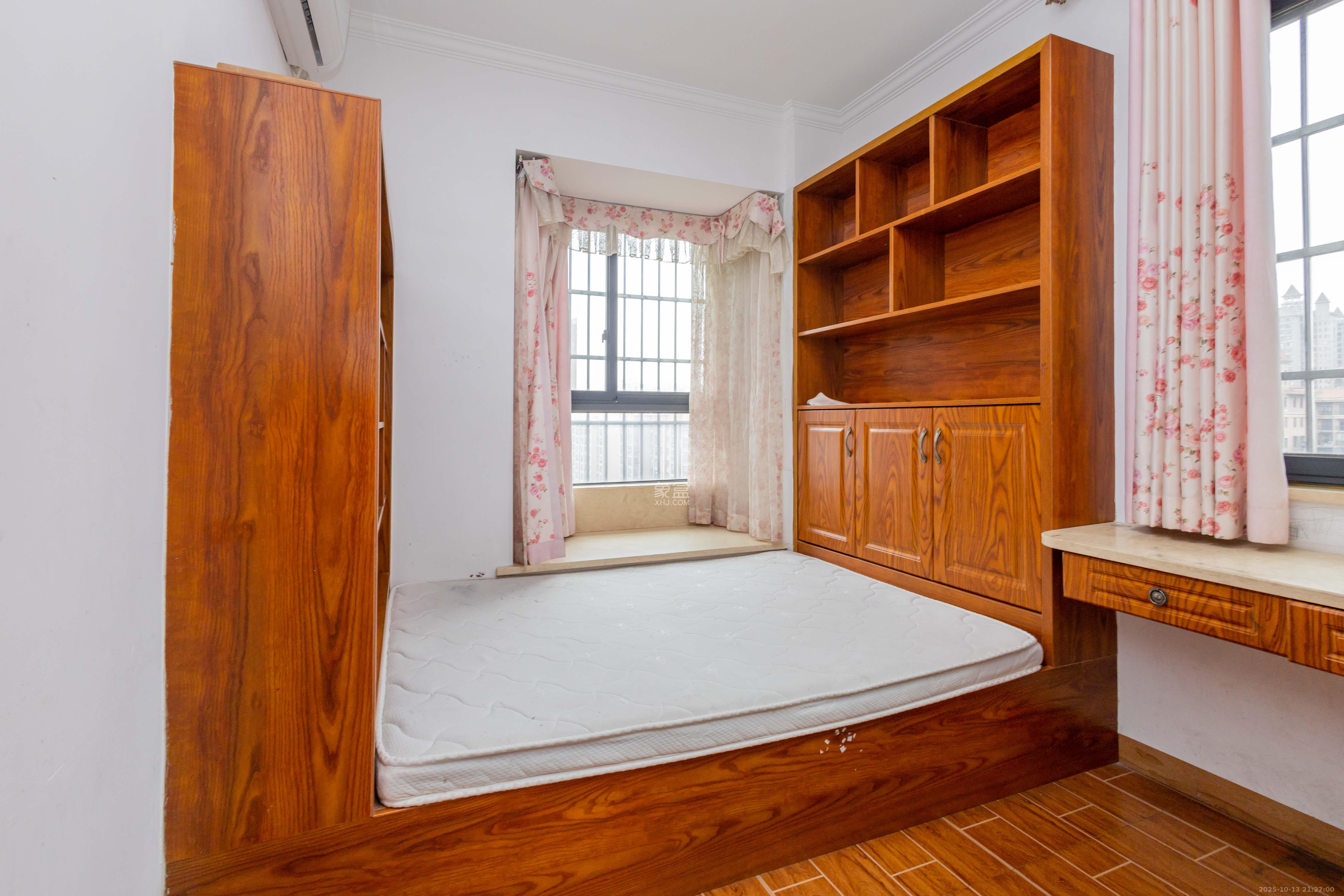 高林仕家 4室2厅2卫 88.9万 高林仕家 4室2厅2卫 88.9万卧室