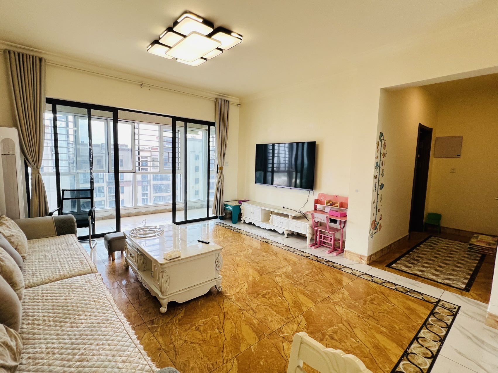 碧桂园 4室2厅2卫 92.8万 碧桂园 4室2厅2卫 92.8万客厅