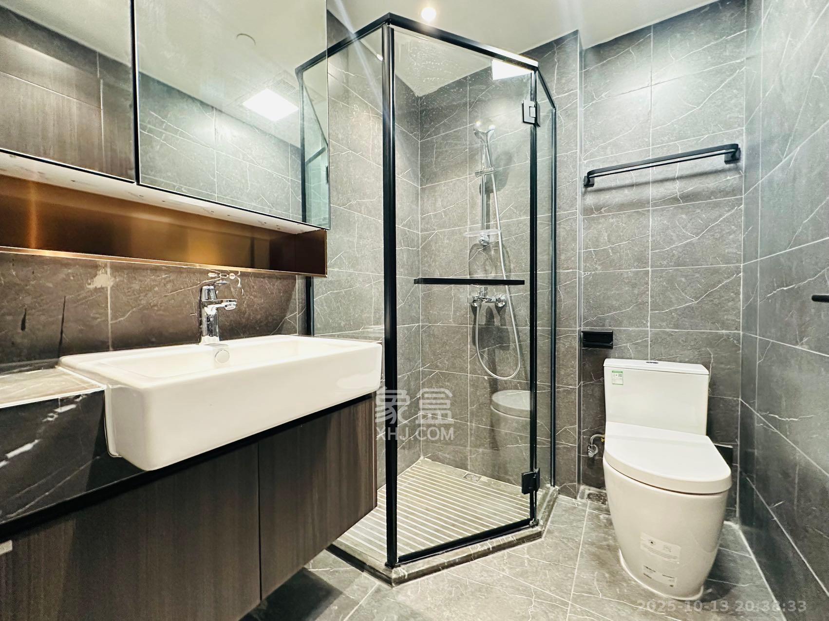 绿地麓云国际一期 6室2厅3卫 9000.0元/月 绿地麓云国际一期 6室2厅3卫 9000.0元/月室内图