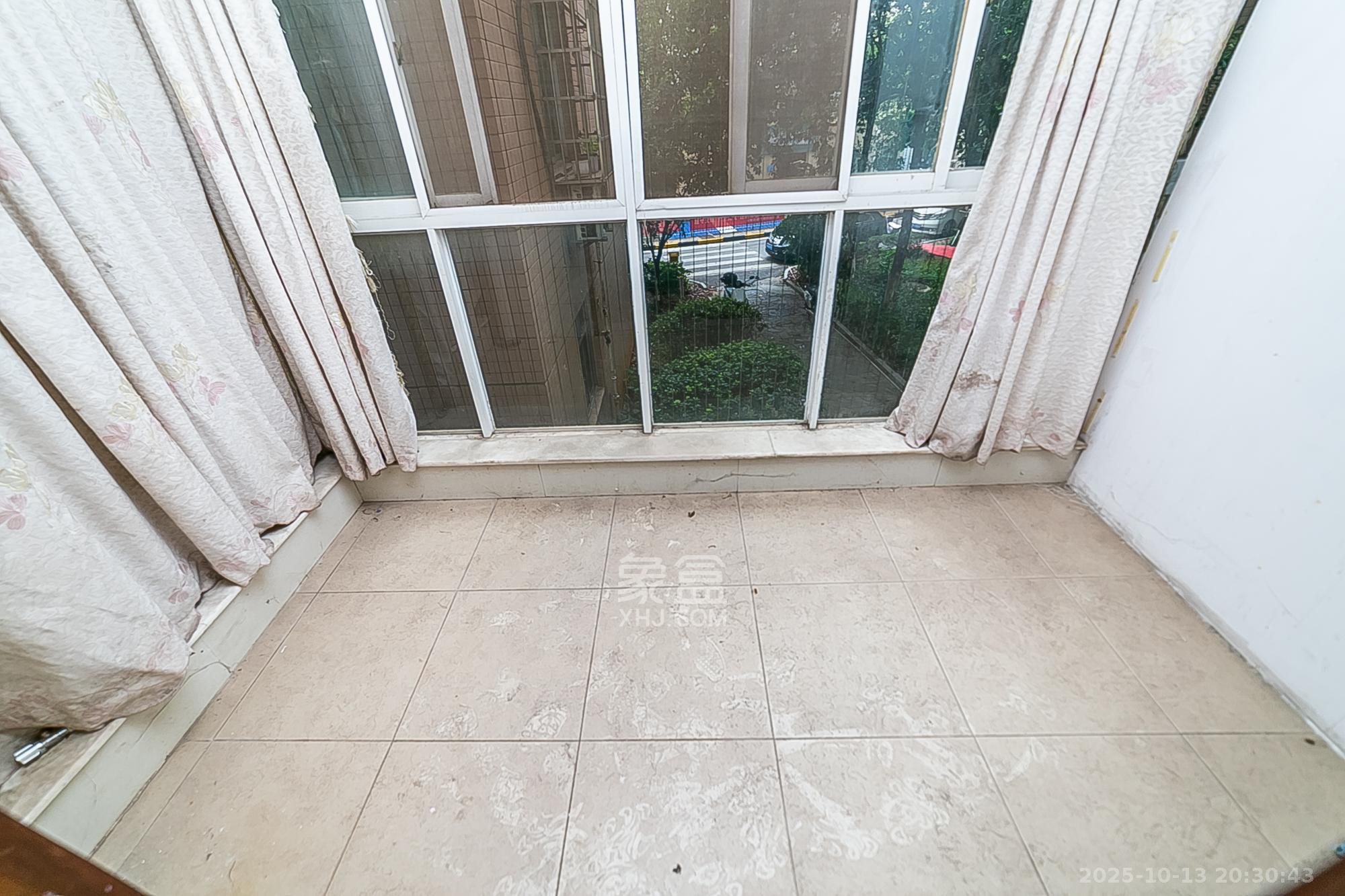 华银园 4室2厅2卫 95.0万 华银园 4室2厅2卫 95.0万阳台