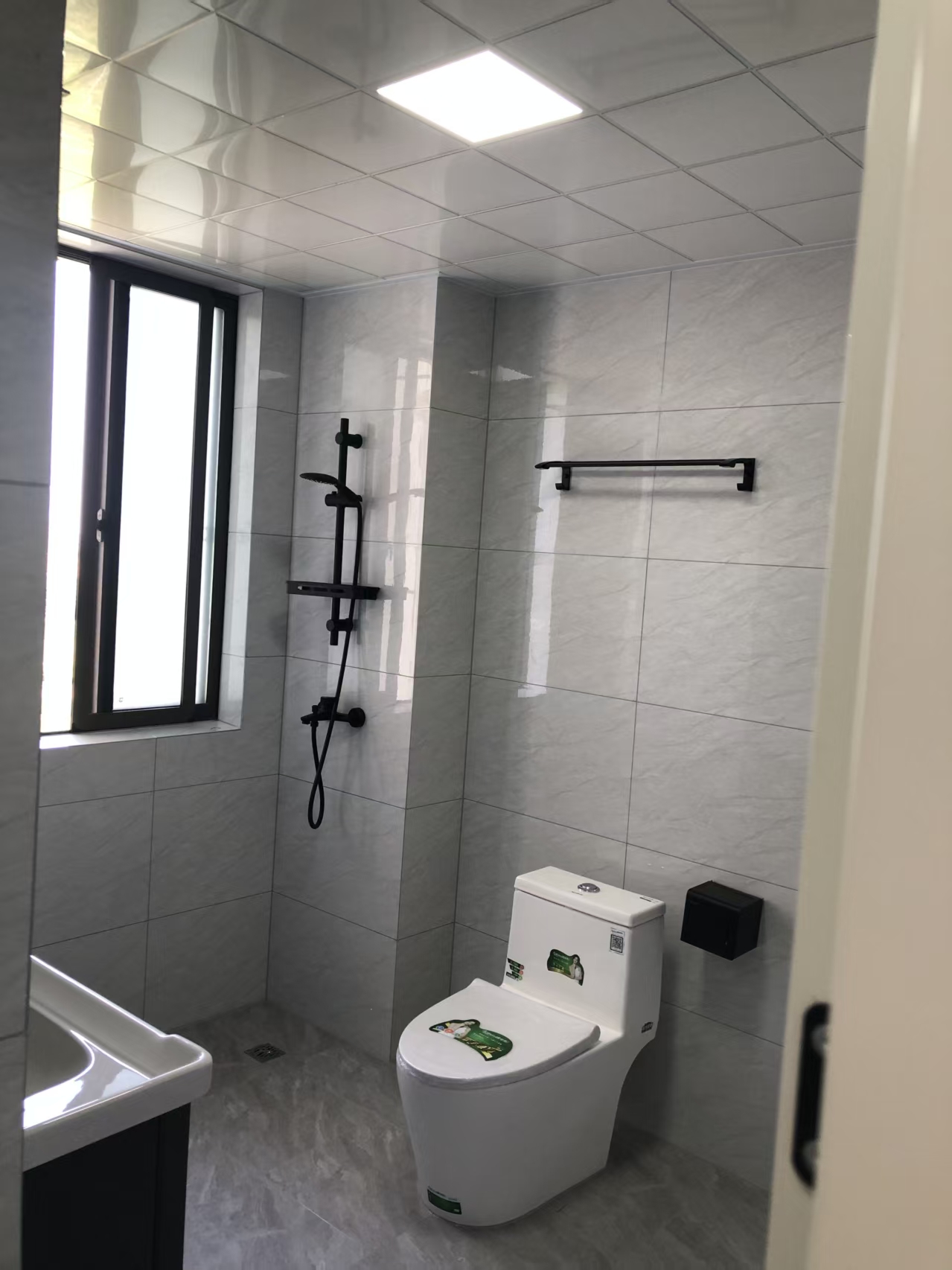 绿地城骏园  3室2厅1卫    3000.0元/月室内图