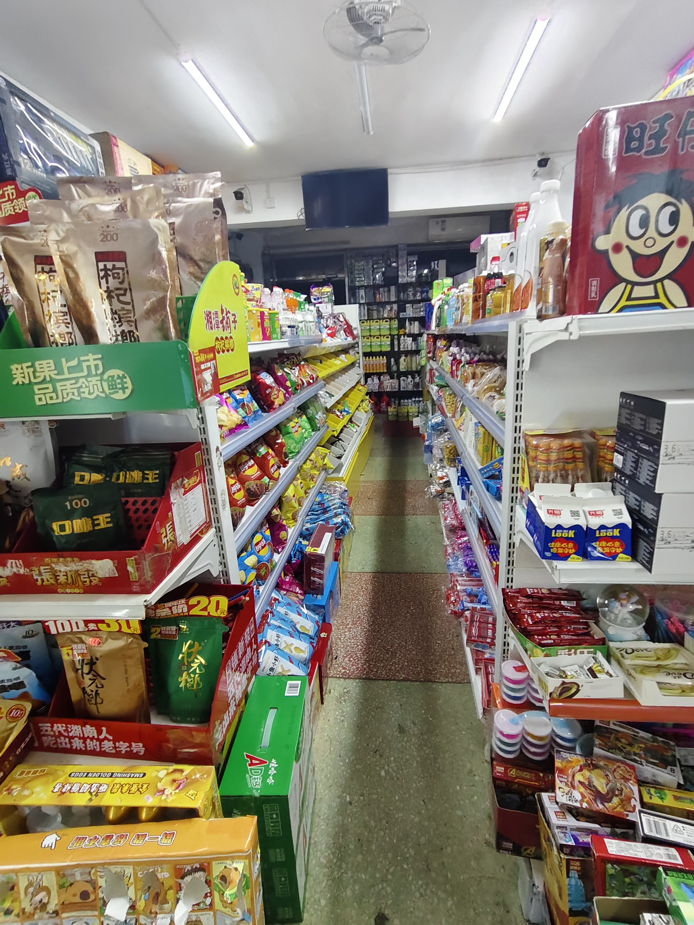 滨江花园  3室2厅2卫    118.0万客厅