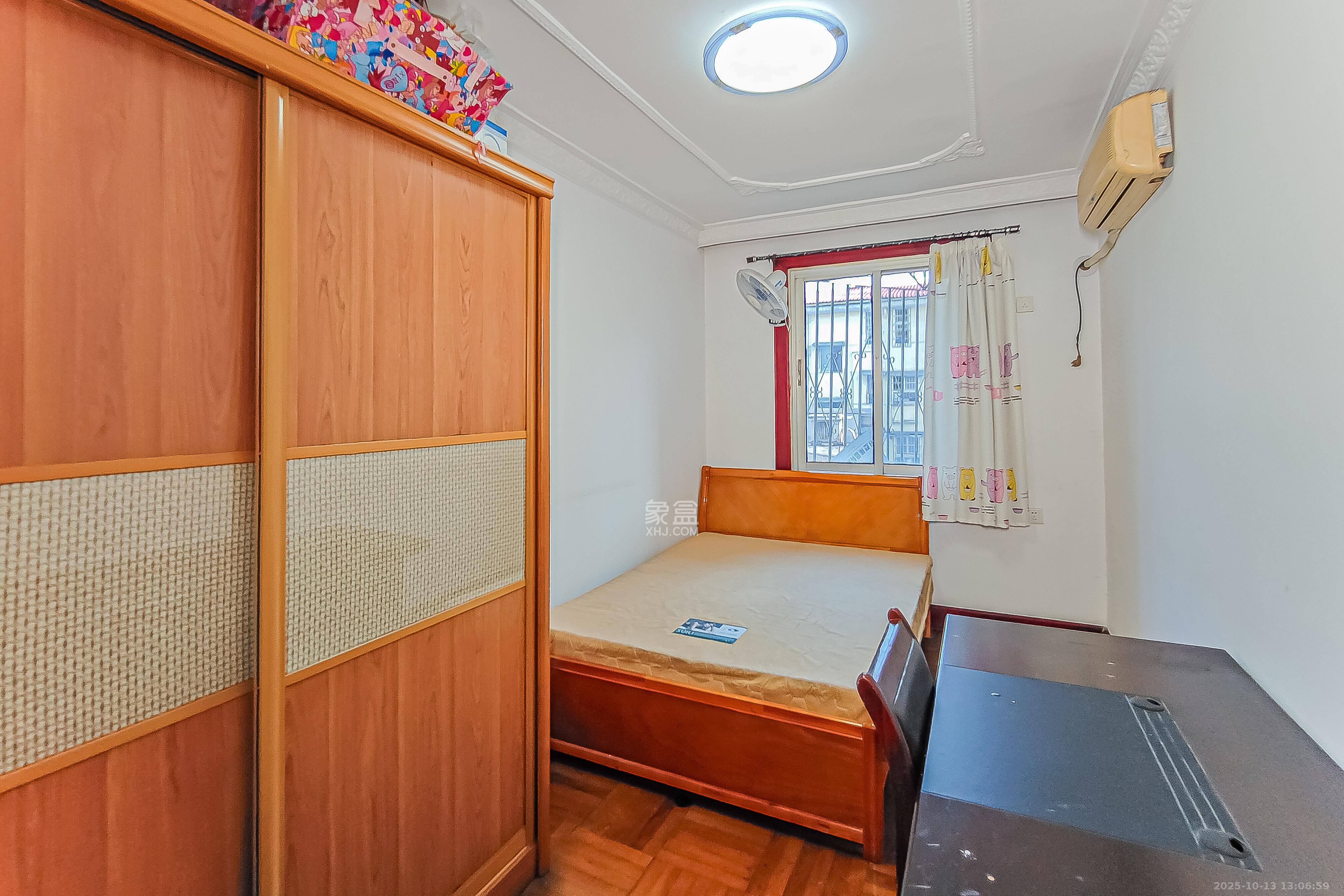 解放四村石子冲  1室0厅0卫    32.8万卧室