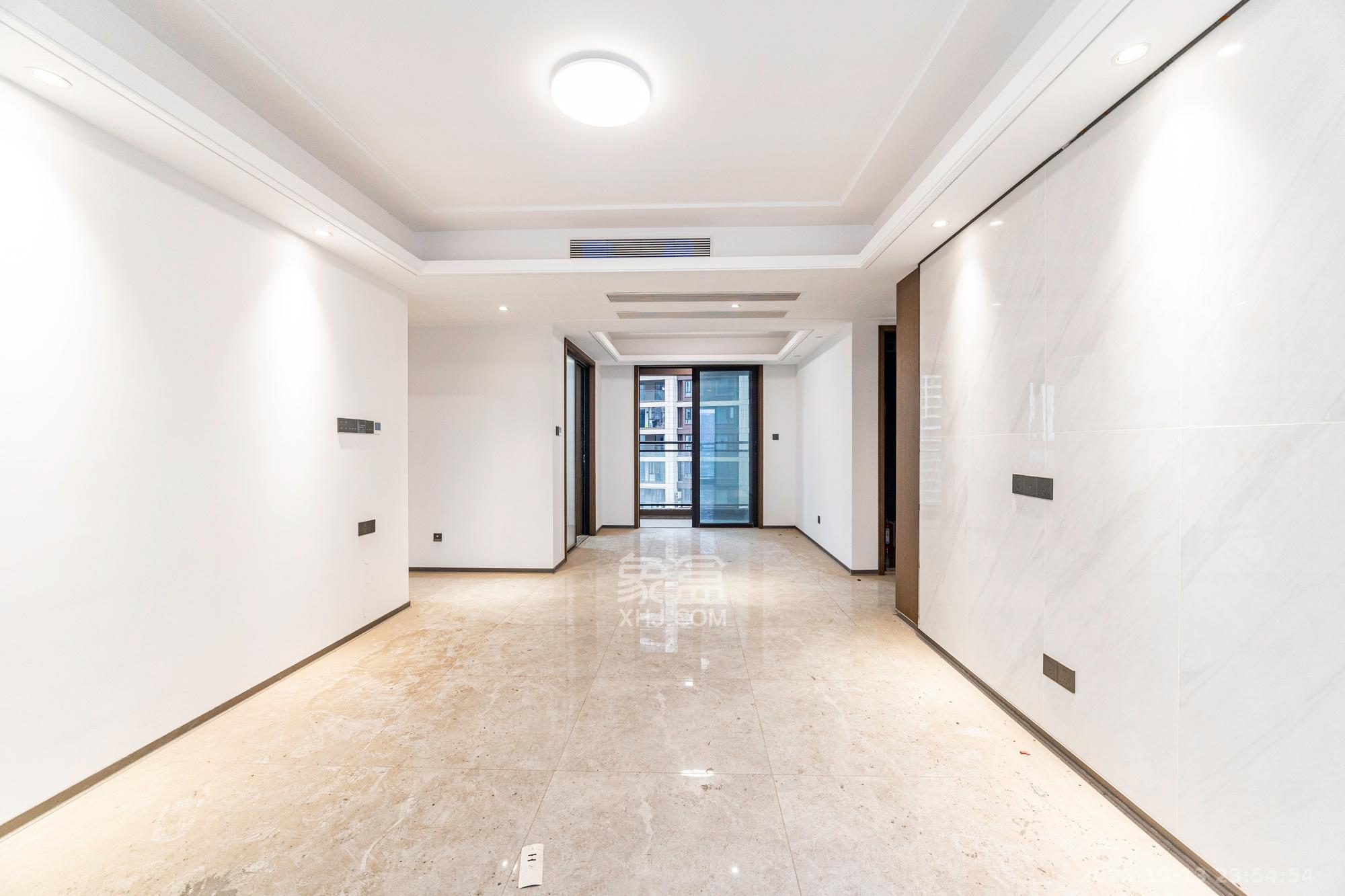 荣盛锦绣学府 3室2厅2卫 95.8万 荣盛锦绣学府 3室2厅2卫 95.8万客厅