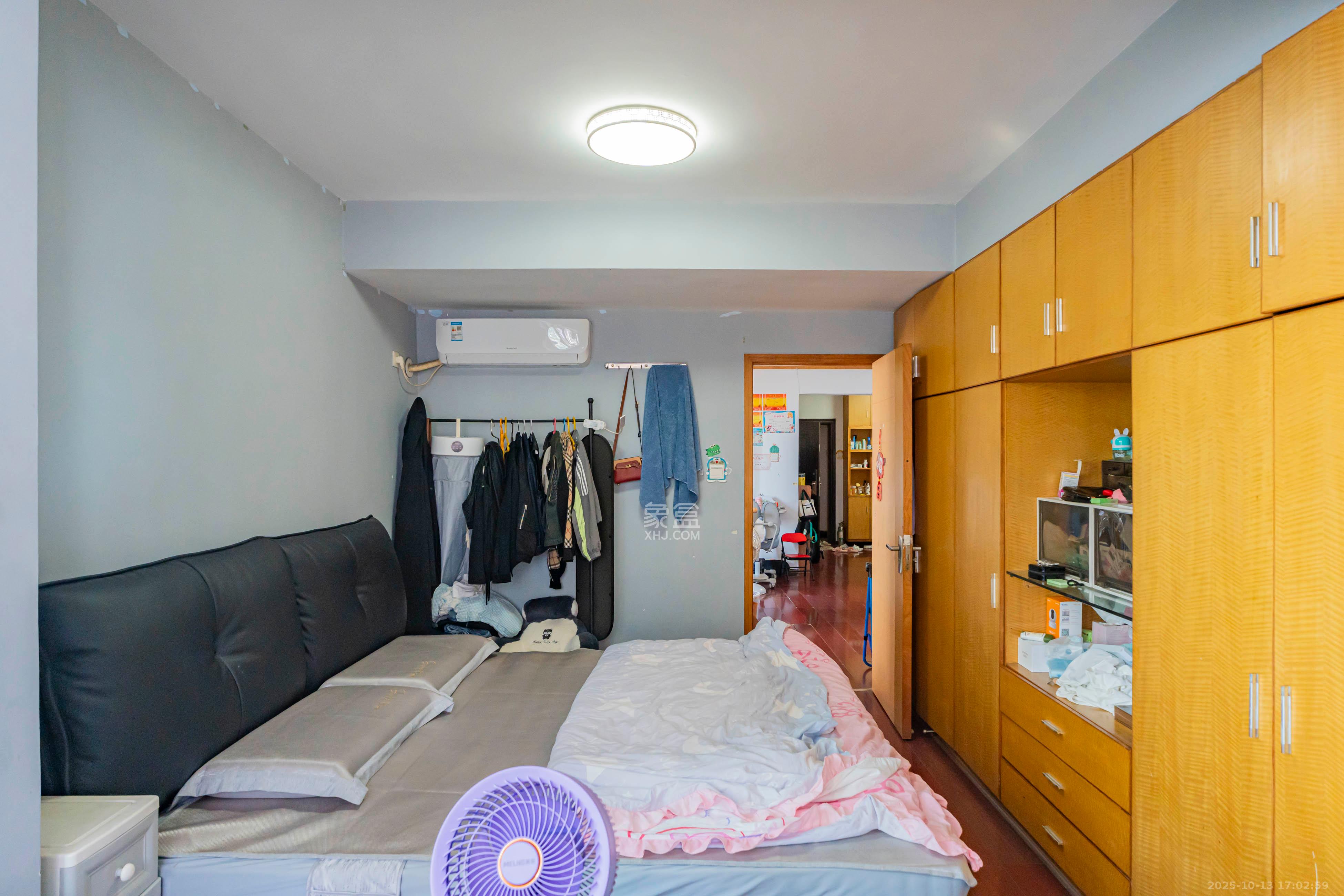 海东青大厦  4室2厅1卫    160.0万 海东青大厦  4室2厅1卫    160.0万卧室