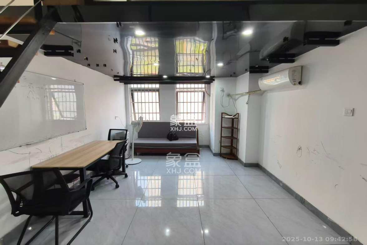 华润置地广场二期  1室1厅1卫    1680.0元/月 华润置地广场二期  1室1厅1卫    1680.0元/月室内图