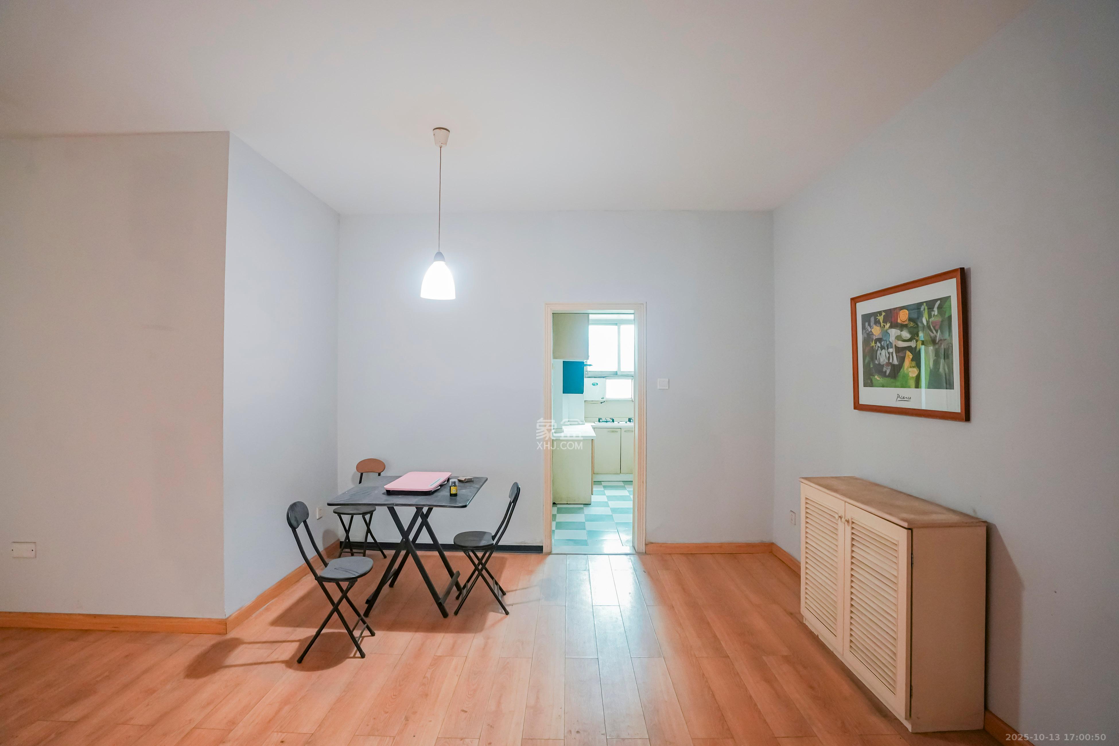 南天花园  1室2厅2卫    88.0万 南天花园  1室2厅2卫    88.0万客厅