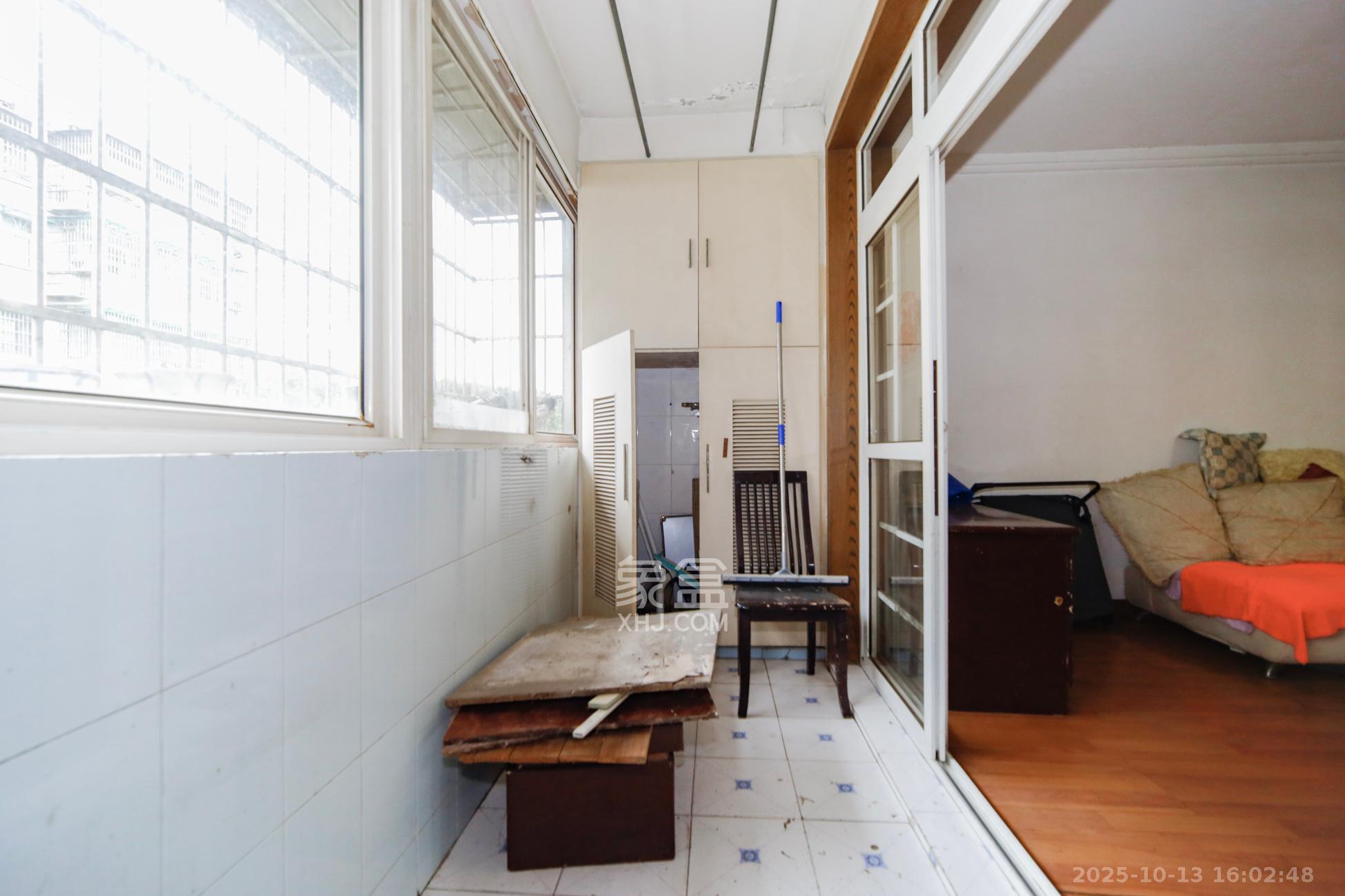 湘樟园小区（湘樟家园）  3室2厅2卫    55.0万阳台