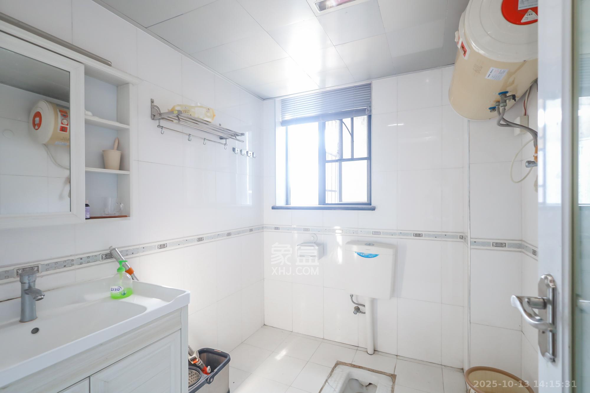 美林银谷 3室2厅2卫 110.0万 美林银谷 3室2厅2卫 110.0万卫生间