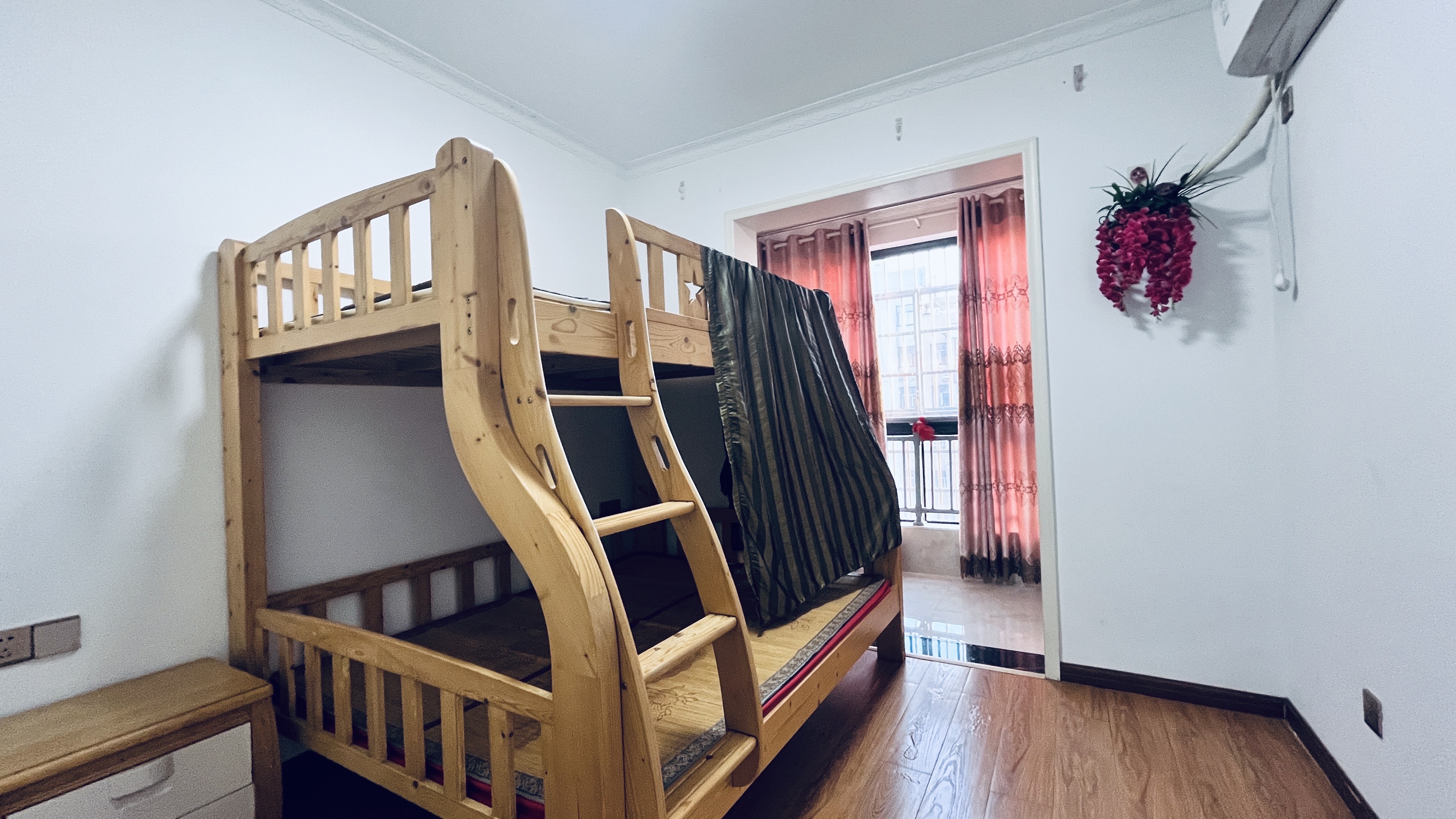 梓山豪苑  2室2厅1卫    1600.0元/月室内图