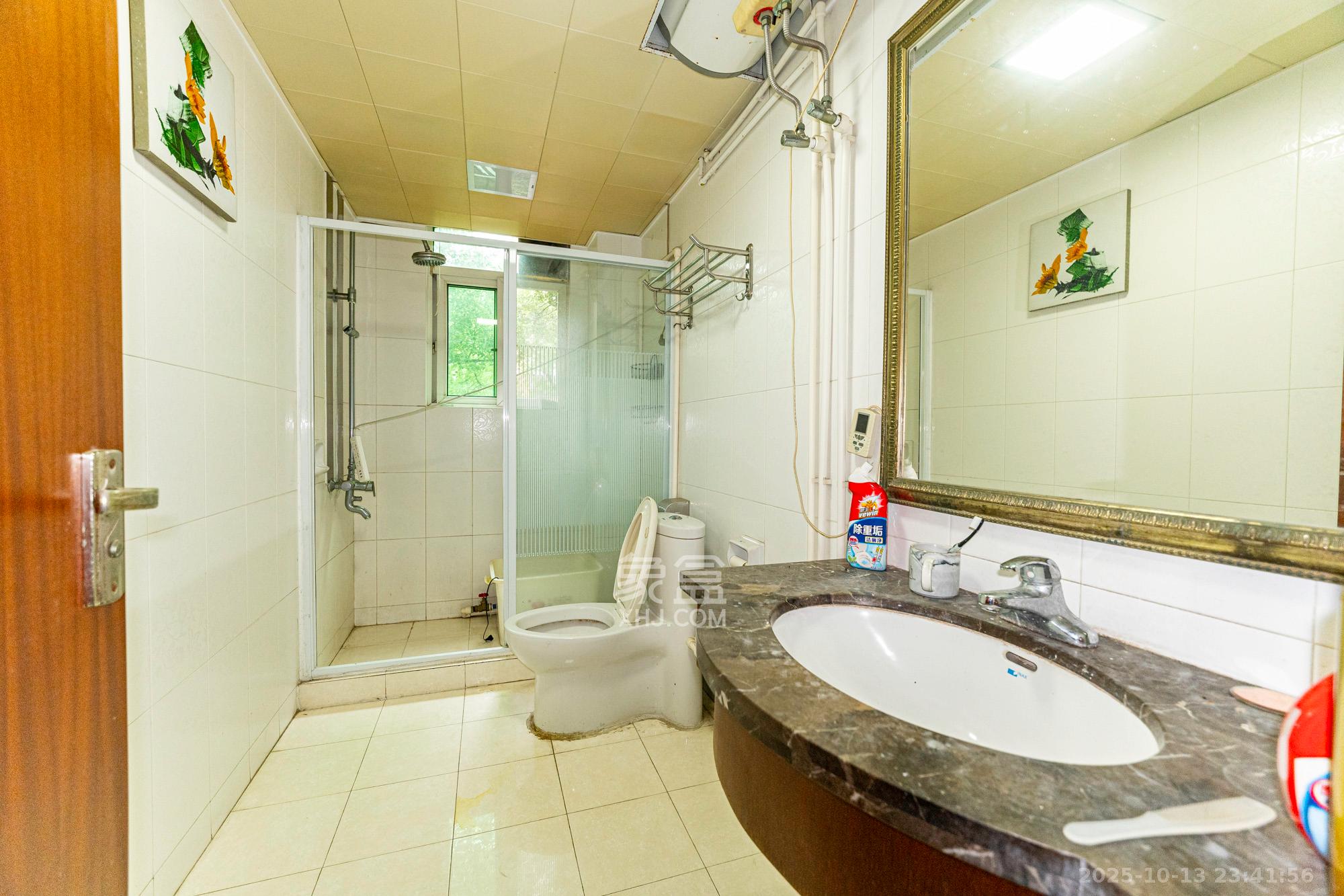 圣爵菲斯  4室2厅2卫    98.0万卫生间