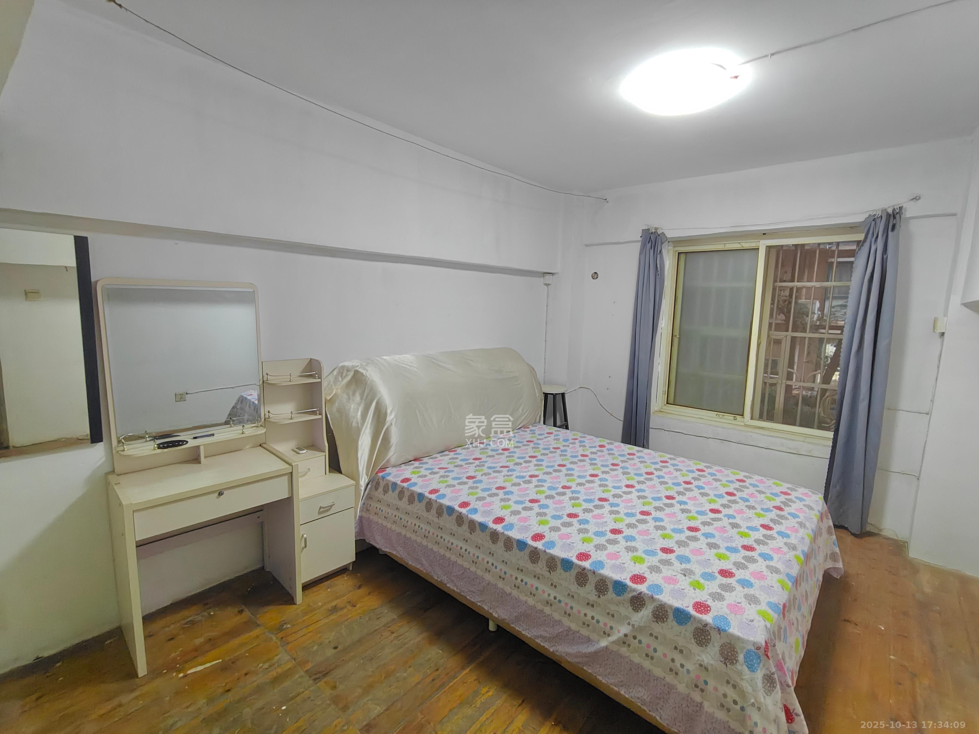 东方新城  2室1厅1卫    1800.0元/月 东方新城  2室1厅1卫    1800.0元/月室内图