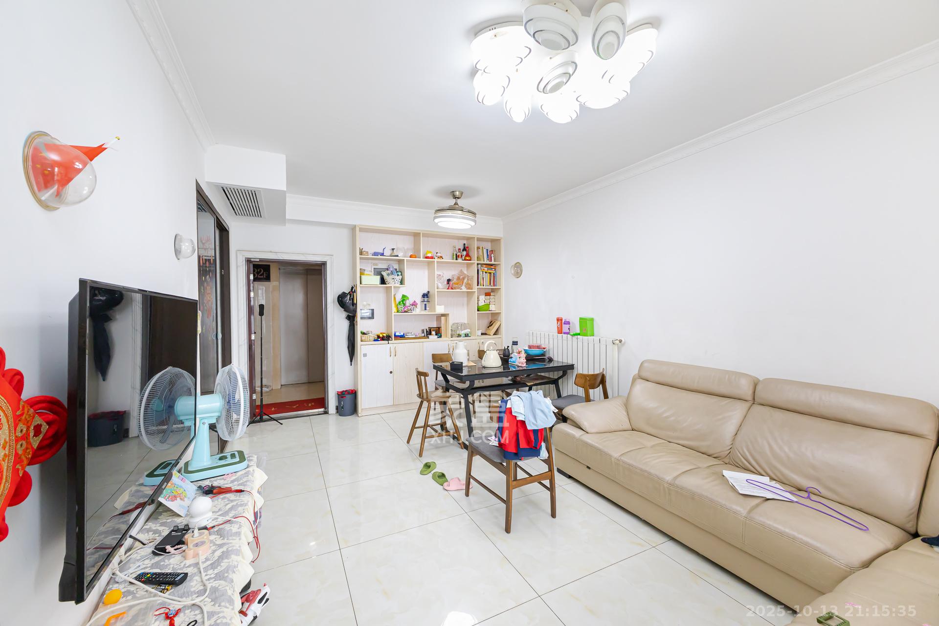 龙湖湘风原著(龙湖湘风星城) 3室2厅1卫 65.0万 龙湖湘风原著(龙湖湘风星城) 3室2厅1卫 65.0万客厅