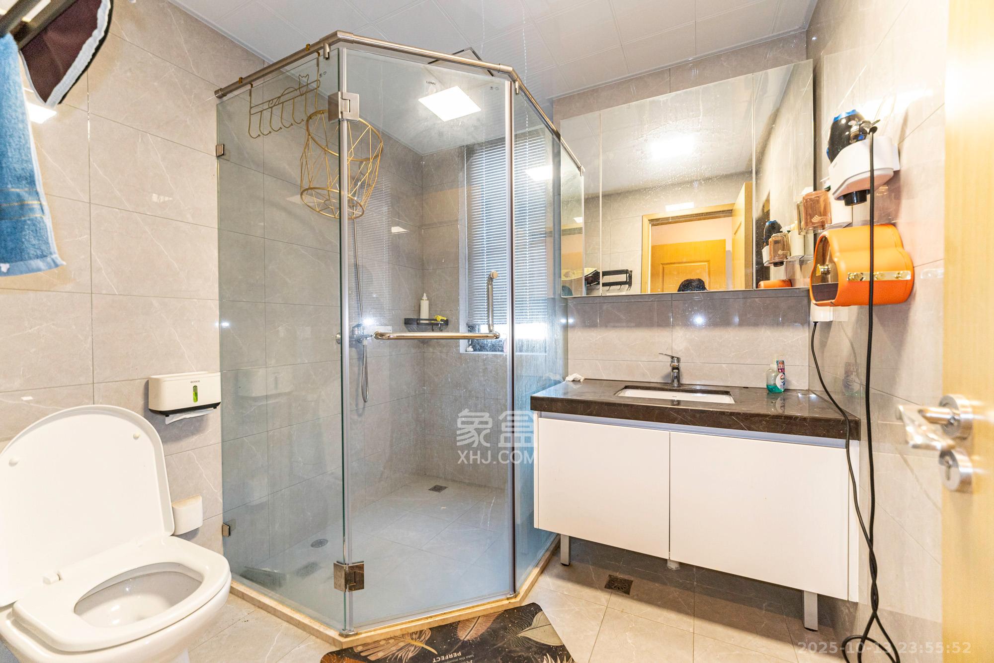 运达锦绣广场  4室2厅2卫    158.8万卫生间