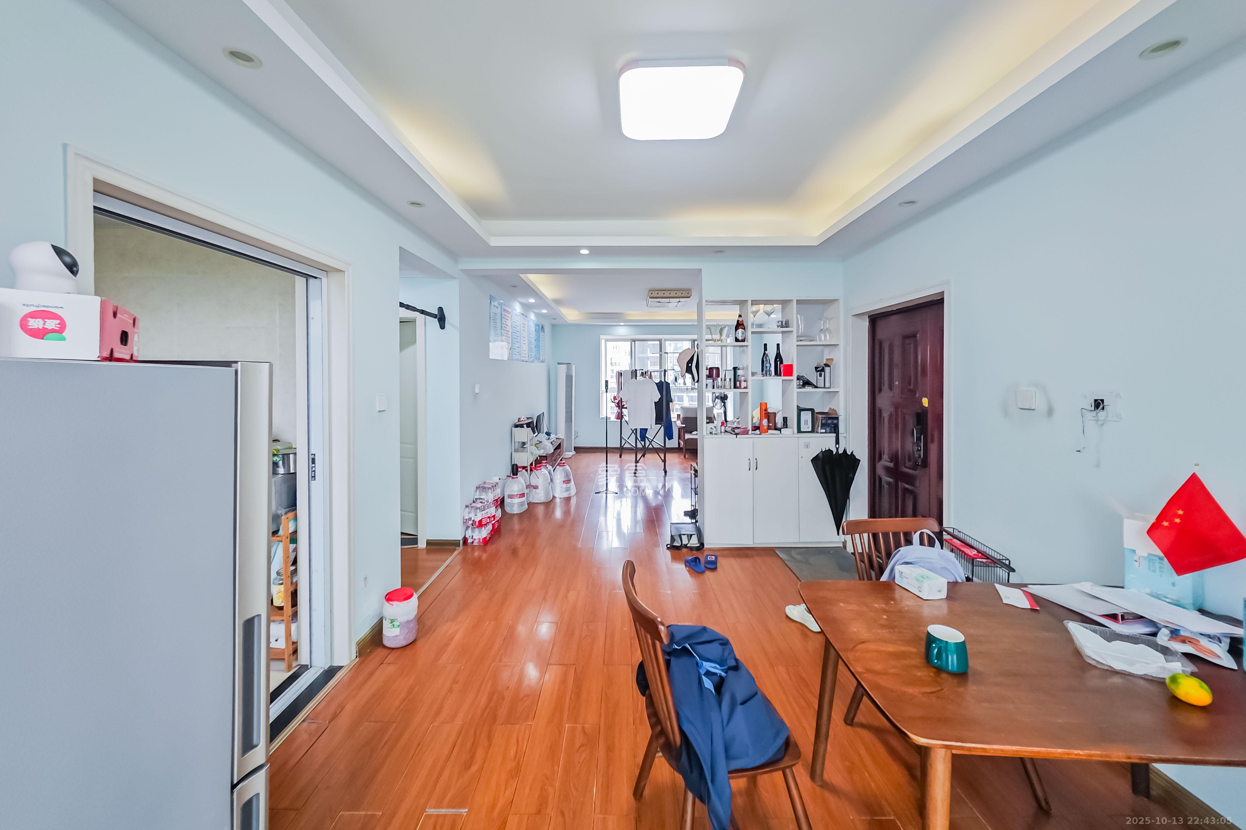 雅致名园 3室2厅2卫 225.0万 雅致名园 3室2厅2卫 225.0万客厅