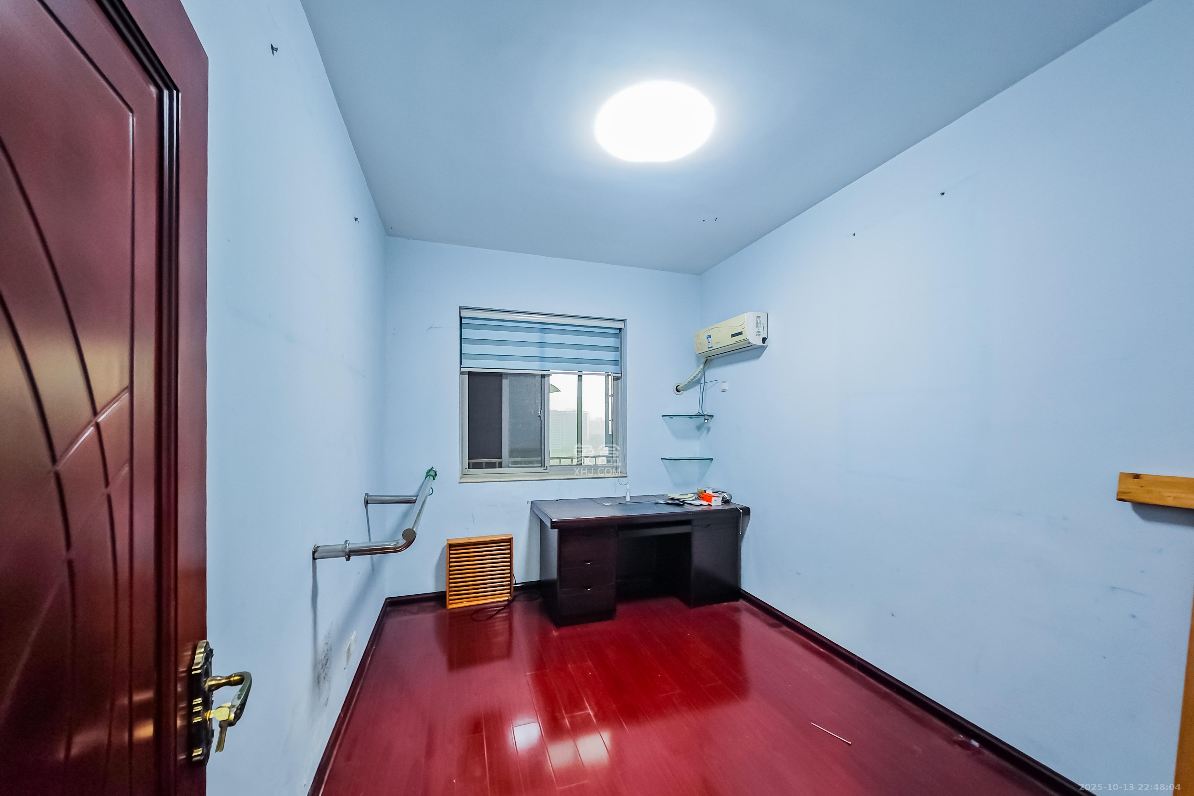 白沙湾嘉园  5室2厅2卫    120.0万 白沙湾嘉园  5室2厅2卫    120.0万卧室