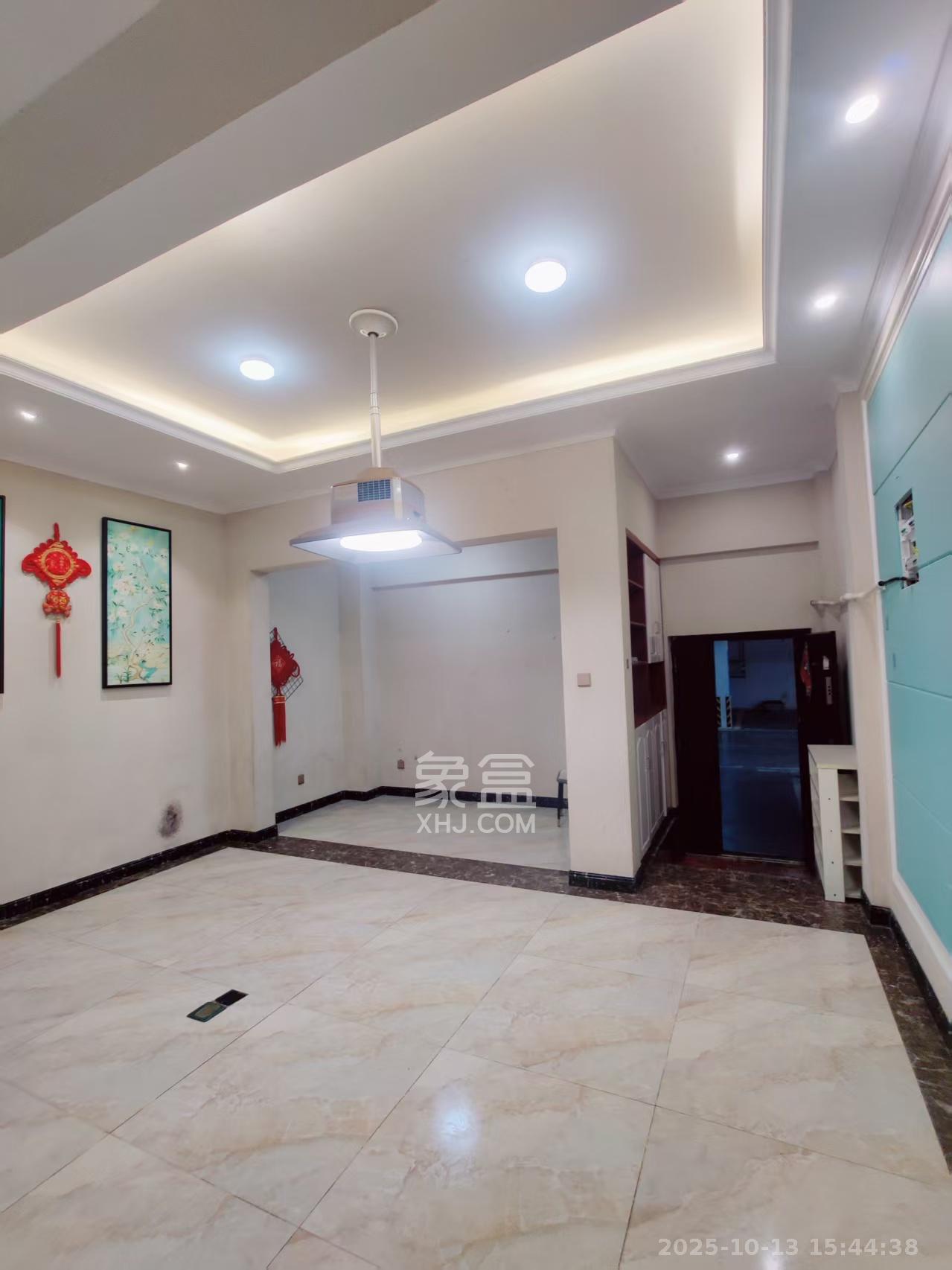 龙湖湘风原著(龙湖湘风星城)  6室3厅3卫    5500.0元/月 龙湖湘风原著(龙湖湘风星城)  6室3厅3卫    5500.0元/月室内图