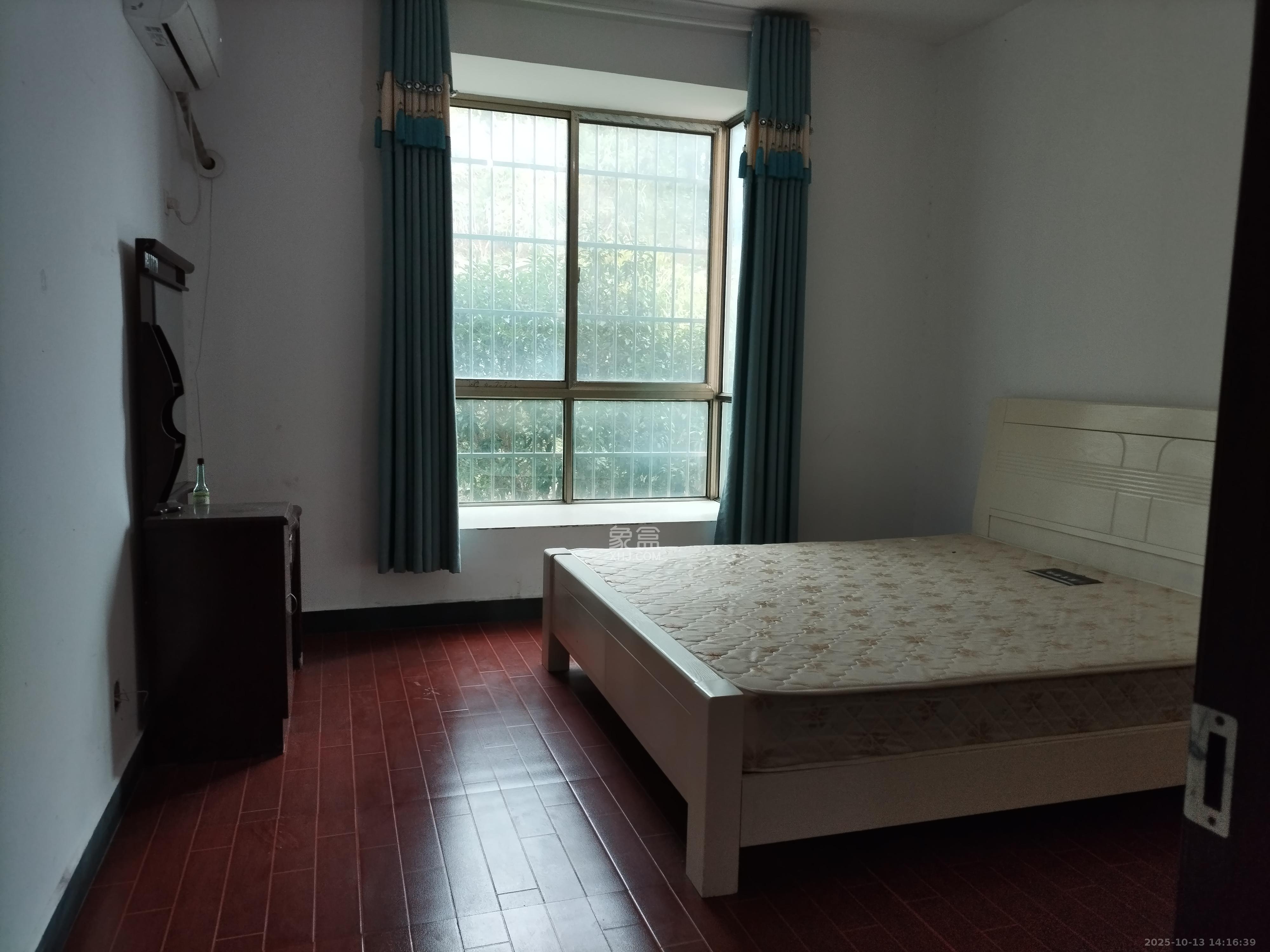 华美佳园(鄱阳佳园) 3室2厅2卫 1600.0元/月 华美佳园(鄱阳佳园) 3室2厅2卫 1600.0元/月室内图