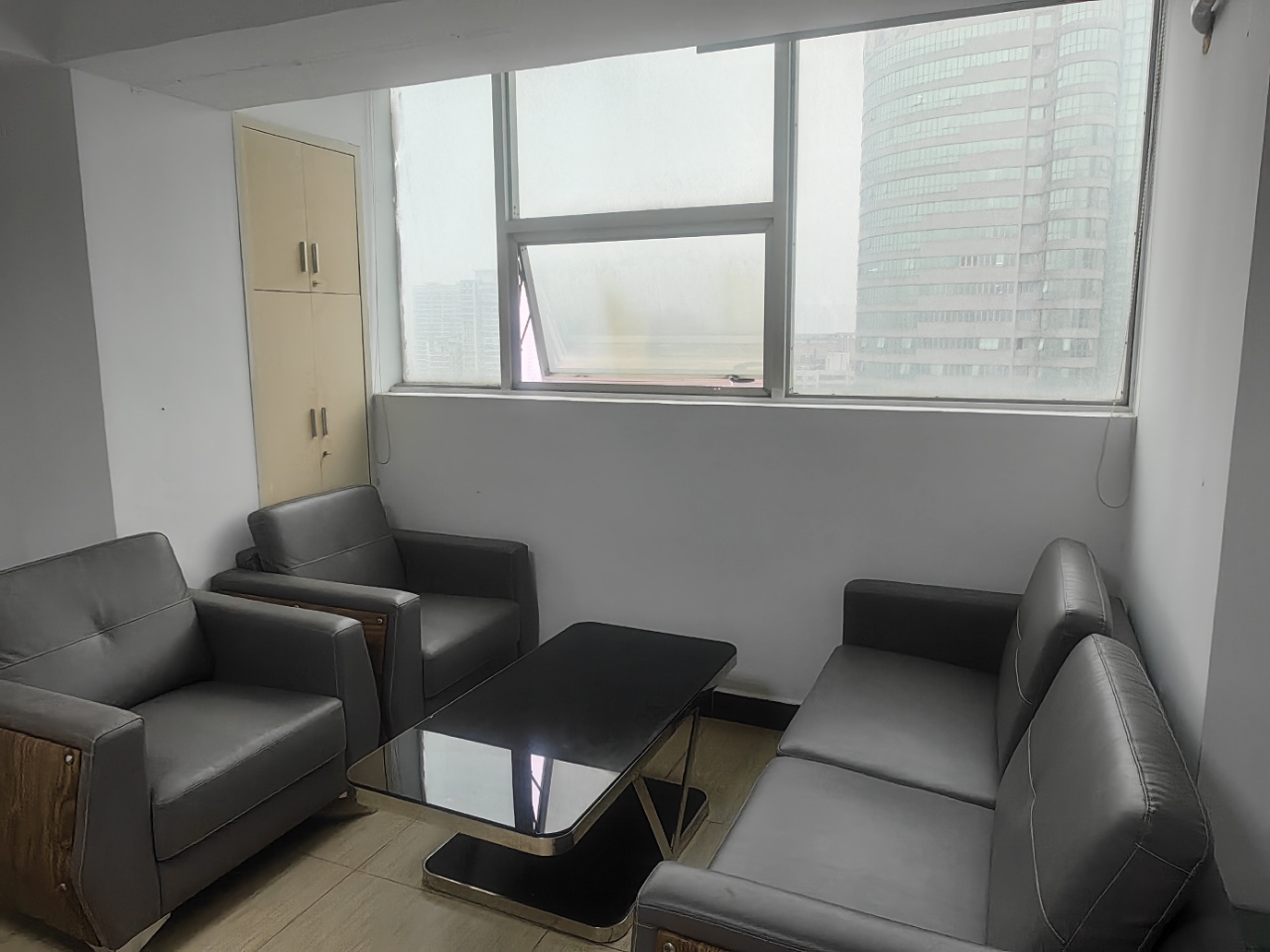 海涯大厦 1室2厅1卫 4200.0元/月 海涯大厦 1室2厅1卫 4200.0元/月室内图