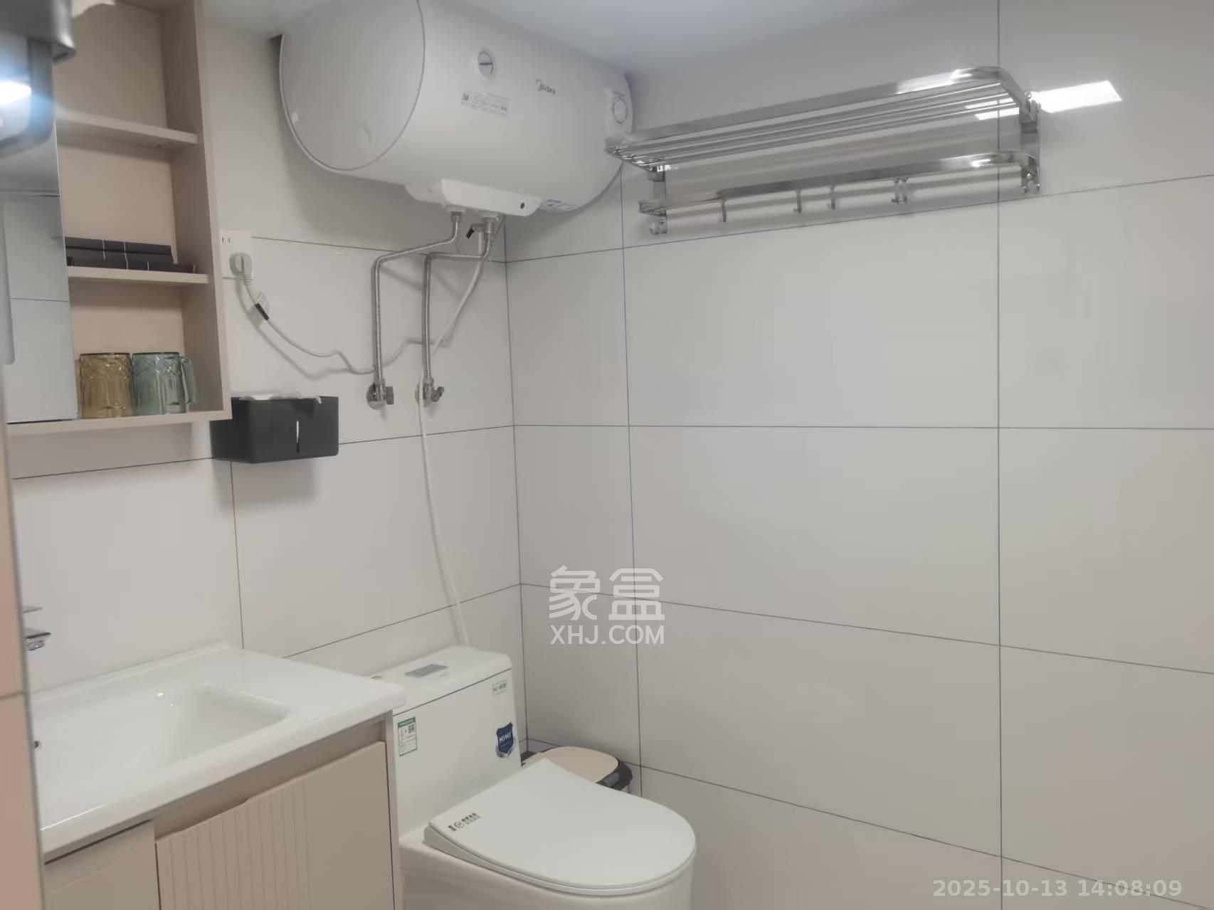 绿地V岛  1室1厅1卫    2200.0元/月