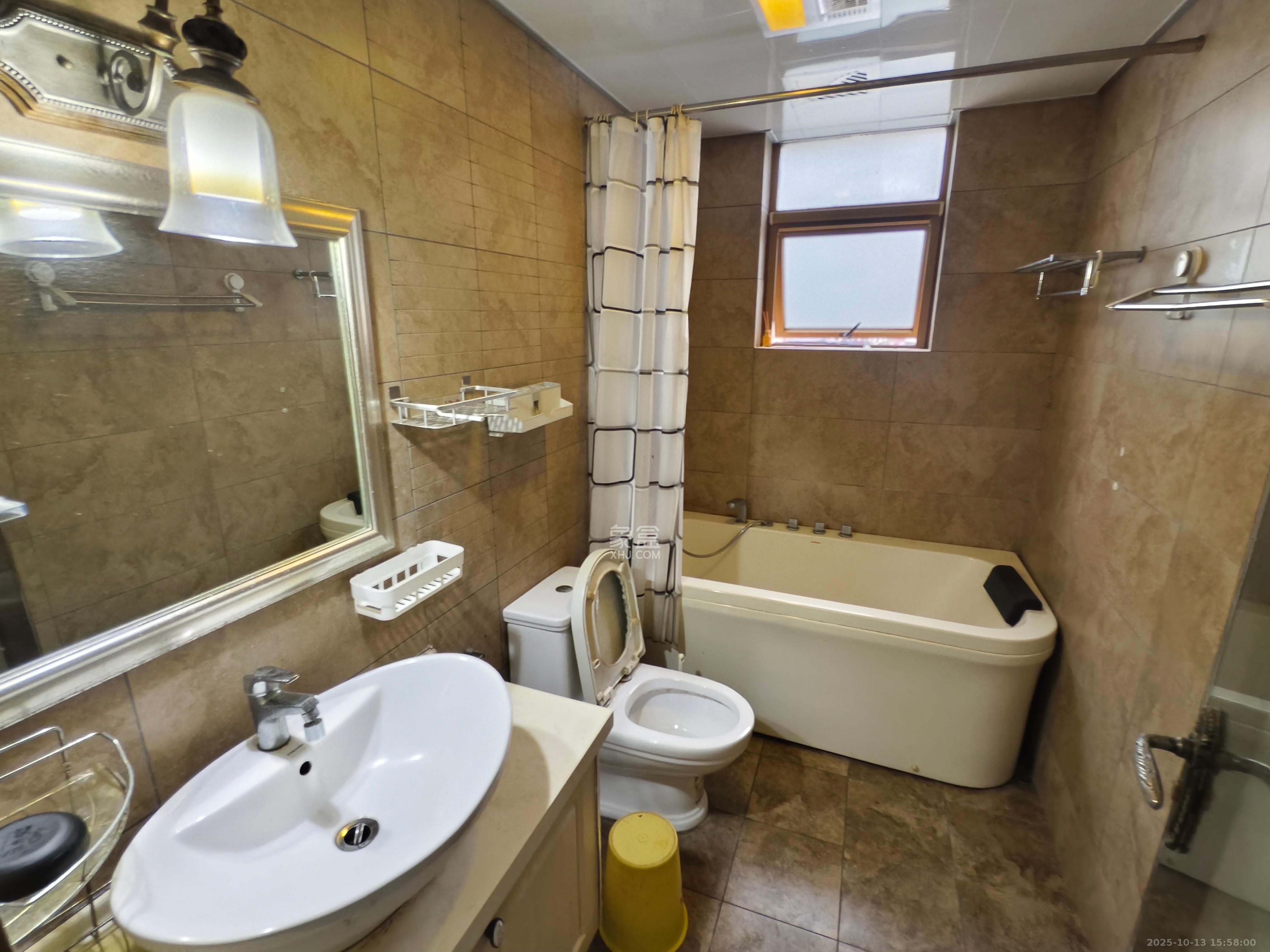 天健芙蓉盛世一期  3室2厅2卫    3800.0元/月 天健芙蓉盛世一期  3室2厅2卫    3800.0元/月室内图