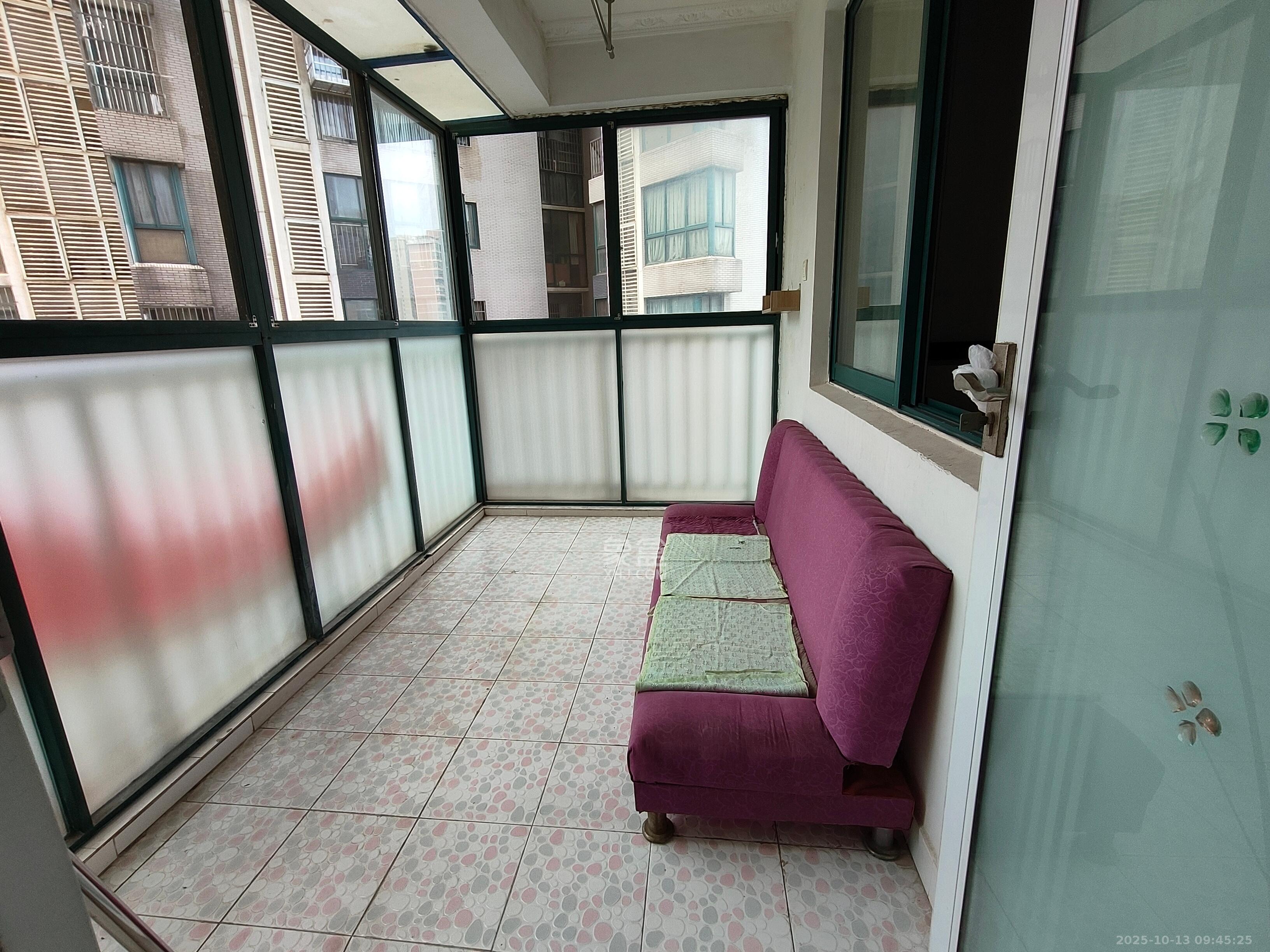 华天LOHO小镇  2室2厅1卫    1300.0元/月 华天LOHO小镇  2室2厅1卫    1300.0元/月室内图