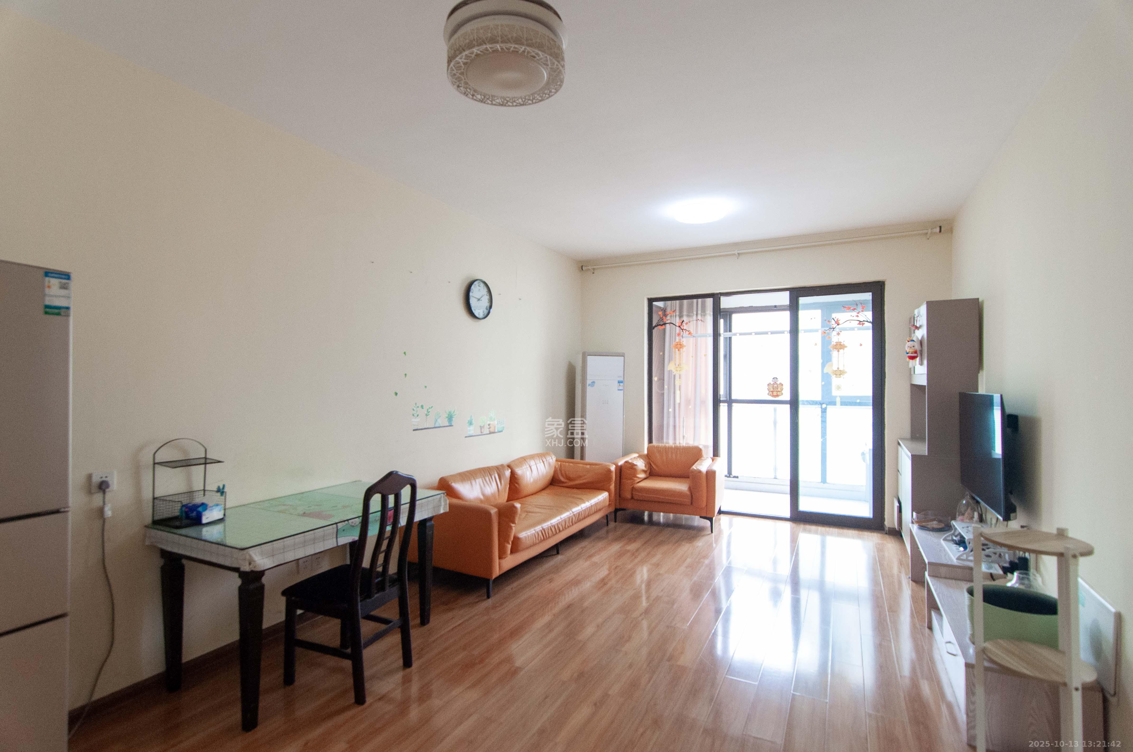 金茂梅溪湖  2室2厅1卫    128.0万客厅