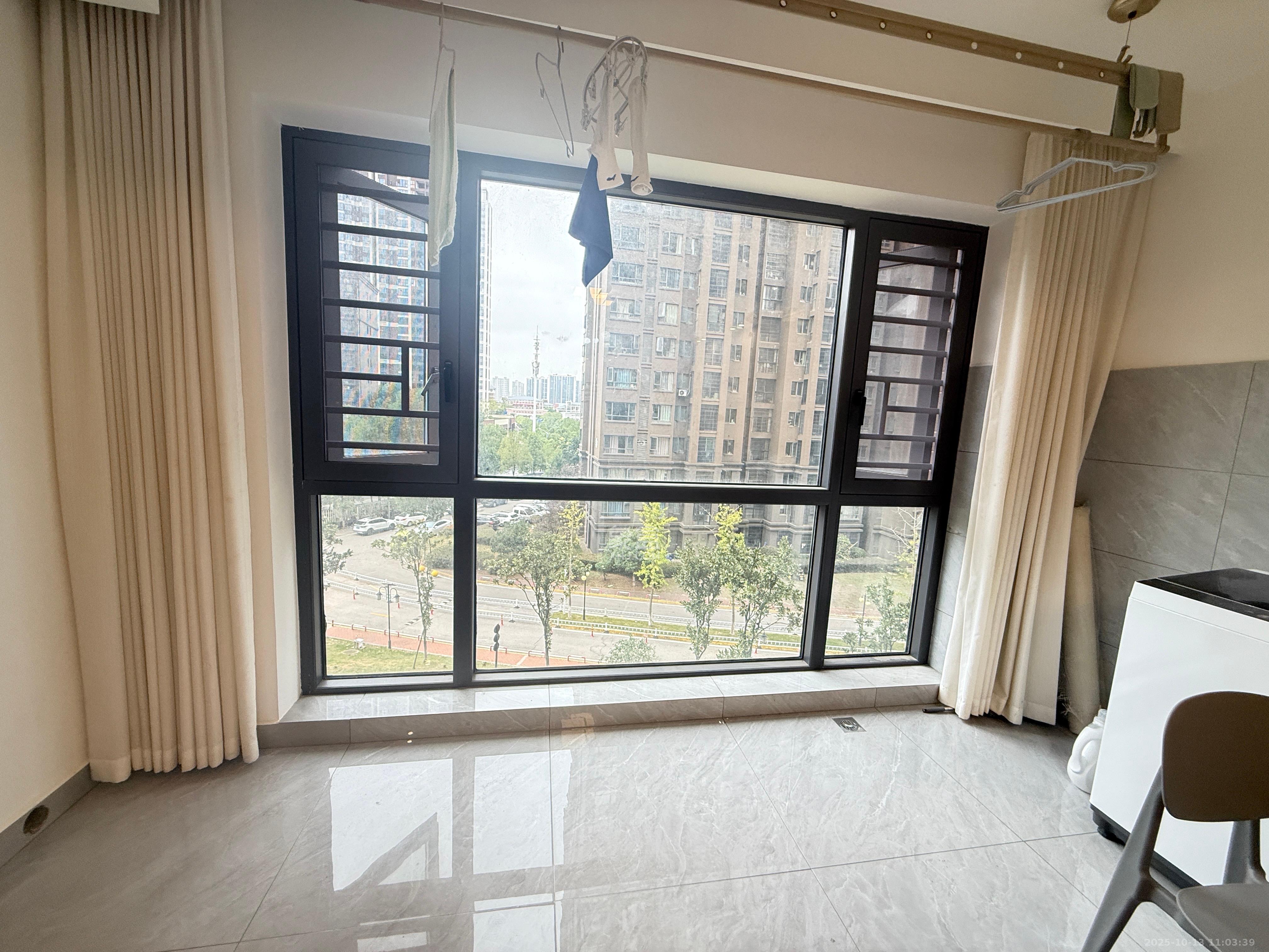 金水湾 4室2厅1卫 1800.0元/月 金水湾 4室2厅1卫 1800.0元/月室内图