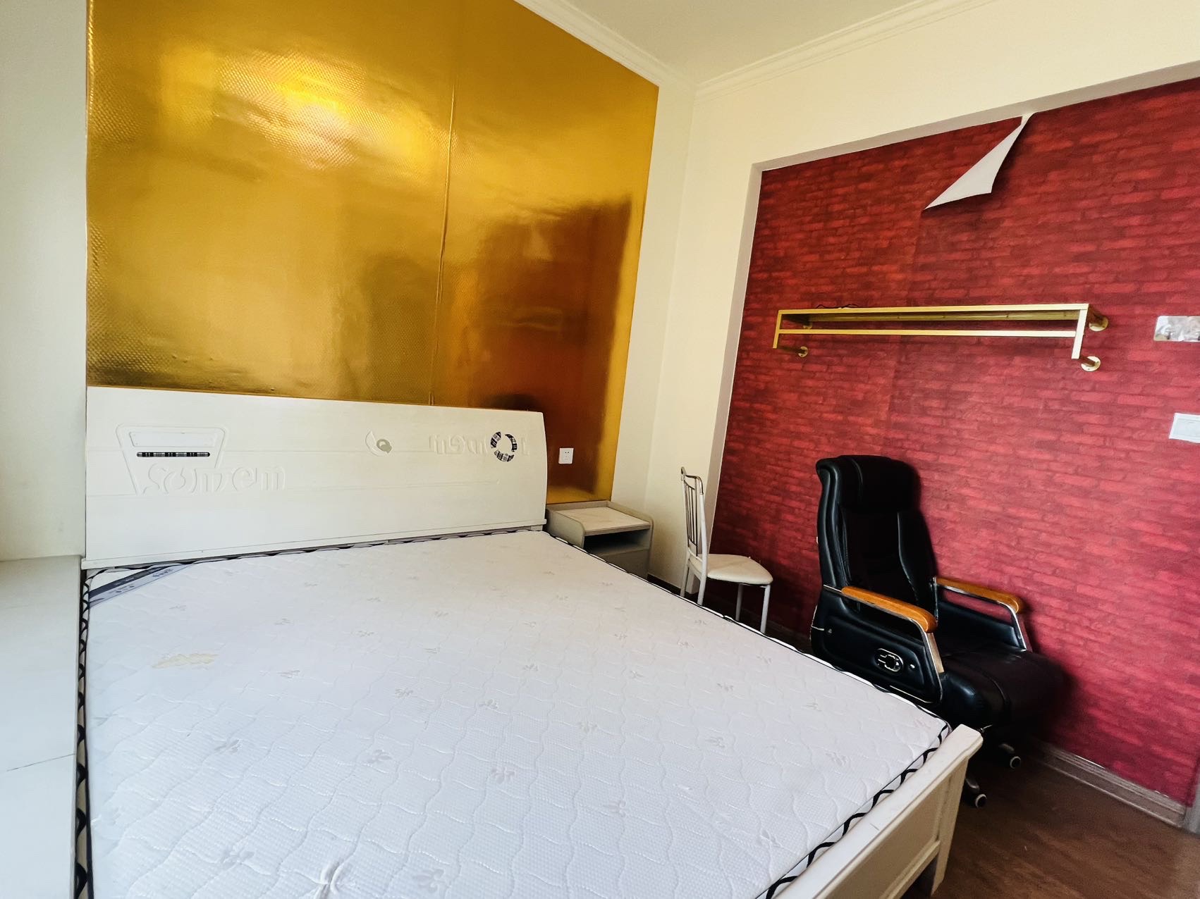 碧桂园 4室2厅2卫 92.8万 碧桂园 4室2厅2卫 92.8万客厅