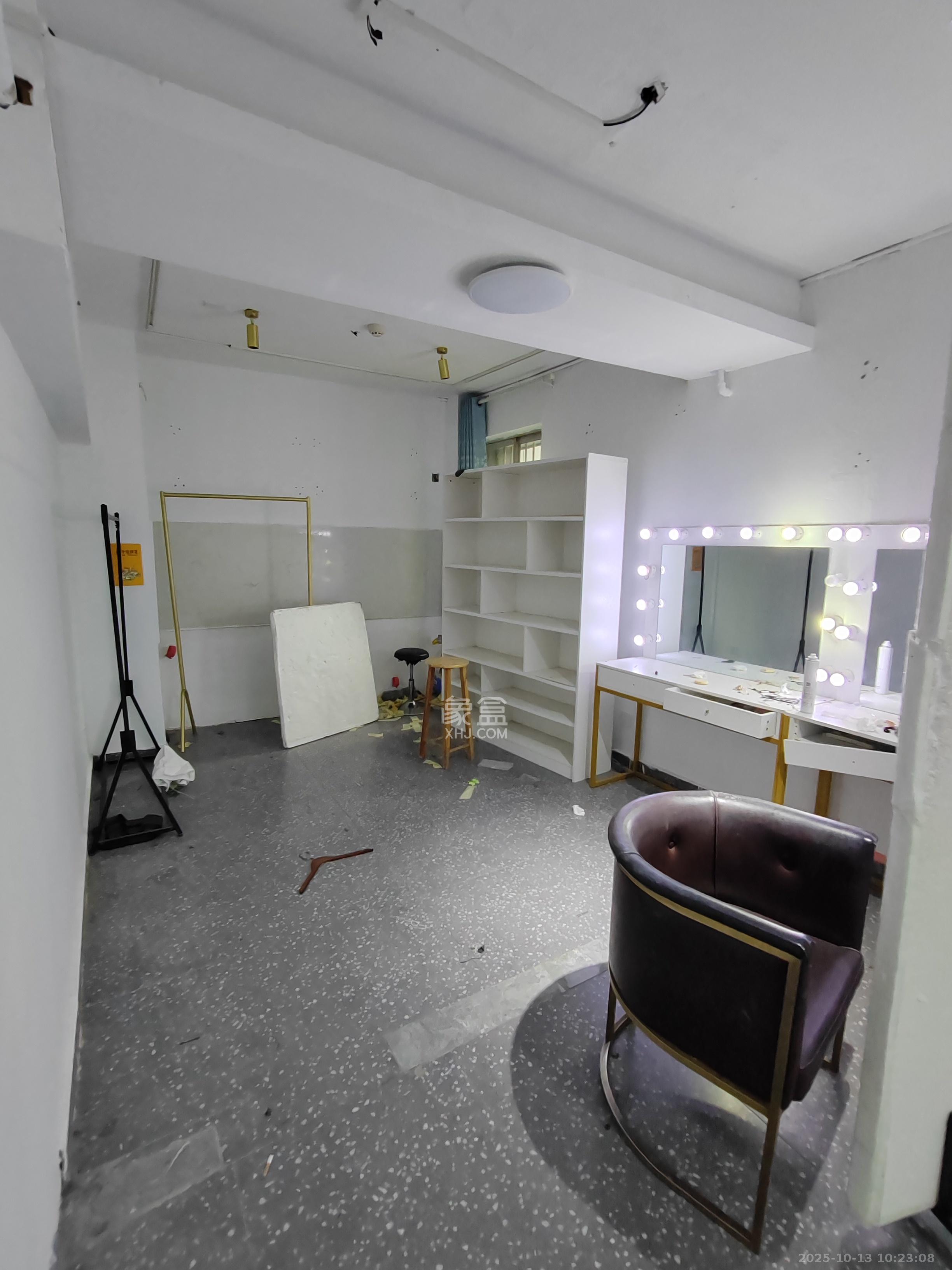 新世界百货(湖南供销大厦) 3室2厅1卫 7000.0元/月 新世界百货(湖南供销大厦) 3室2厅1卫 7000.0元/月室内图