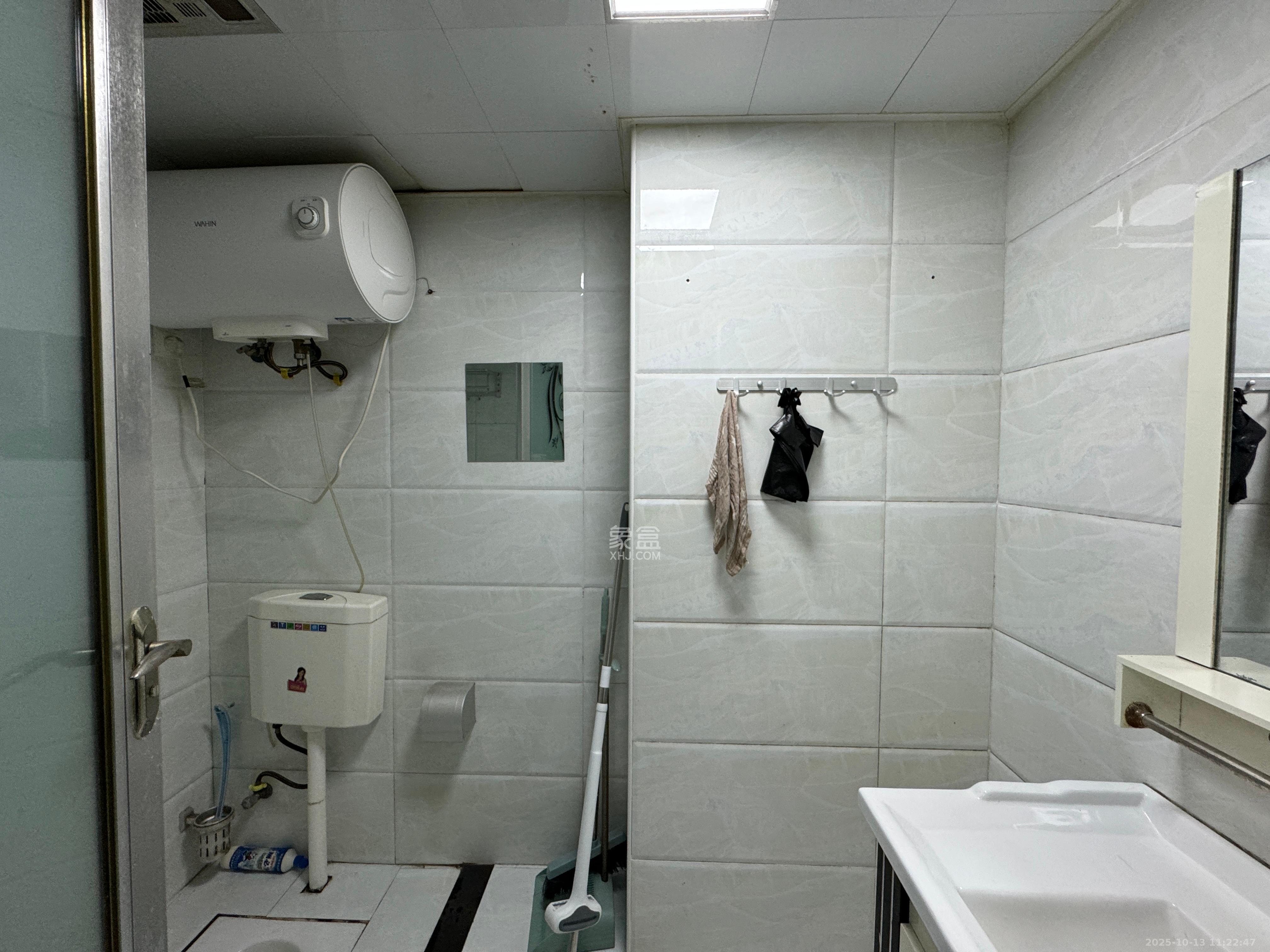 保利麓谷林语I区  1室1厅1卫    1350.0元/月室内图