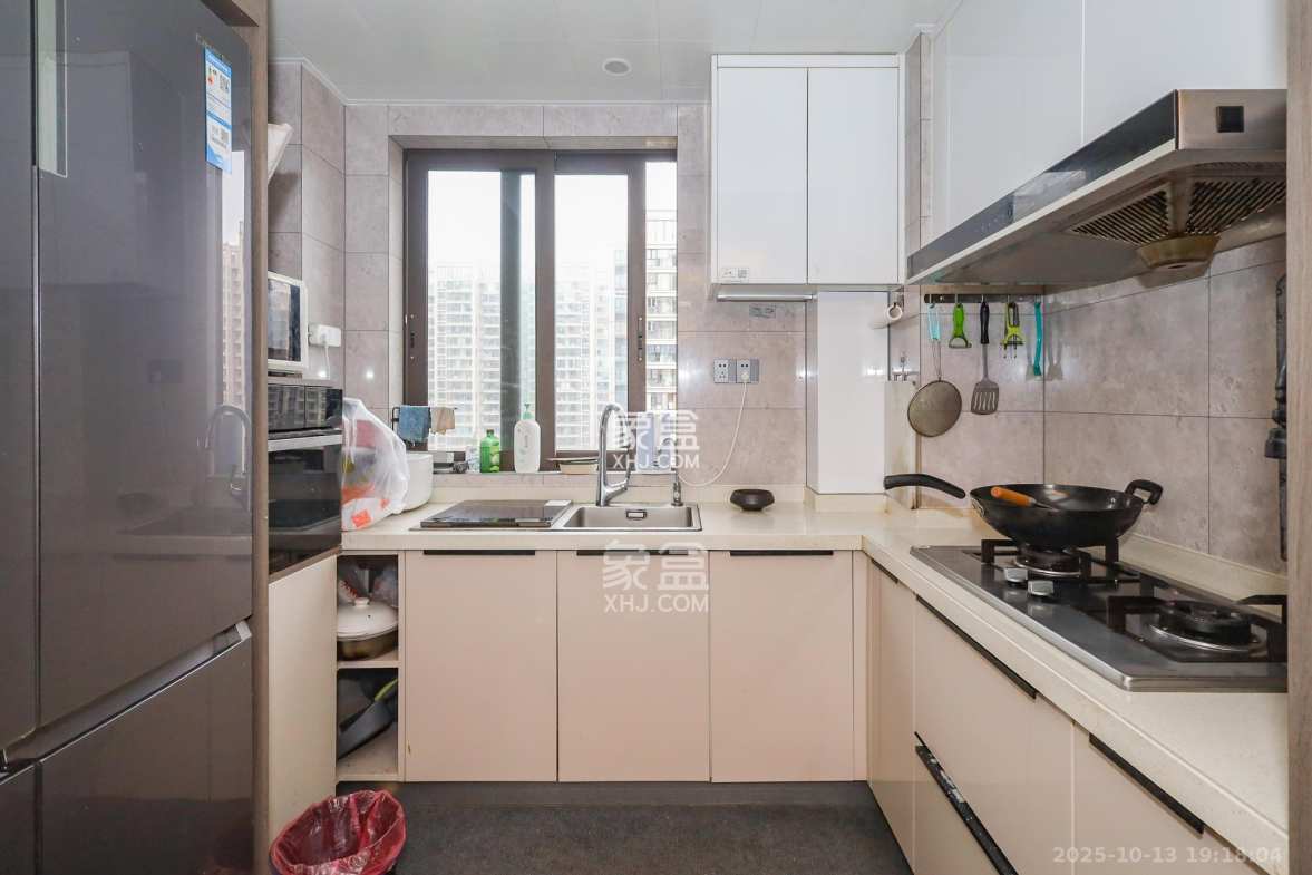 龙湖铂金中心(龙湖春江郦城) 3室2厅2卫 229.0万 龙湖铂金中心(龙湖春江郦城) 3室2厅2卫 229.0万厨房