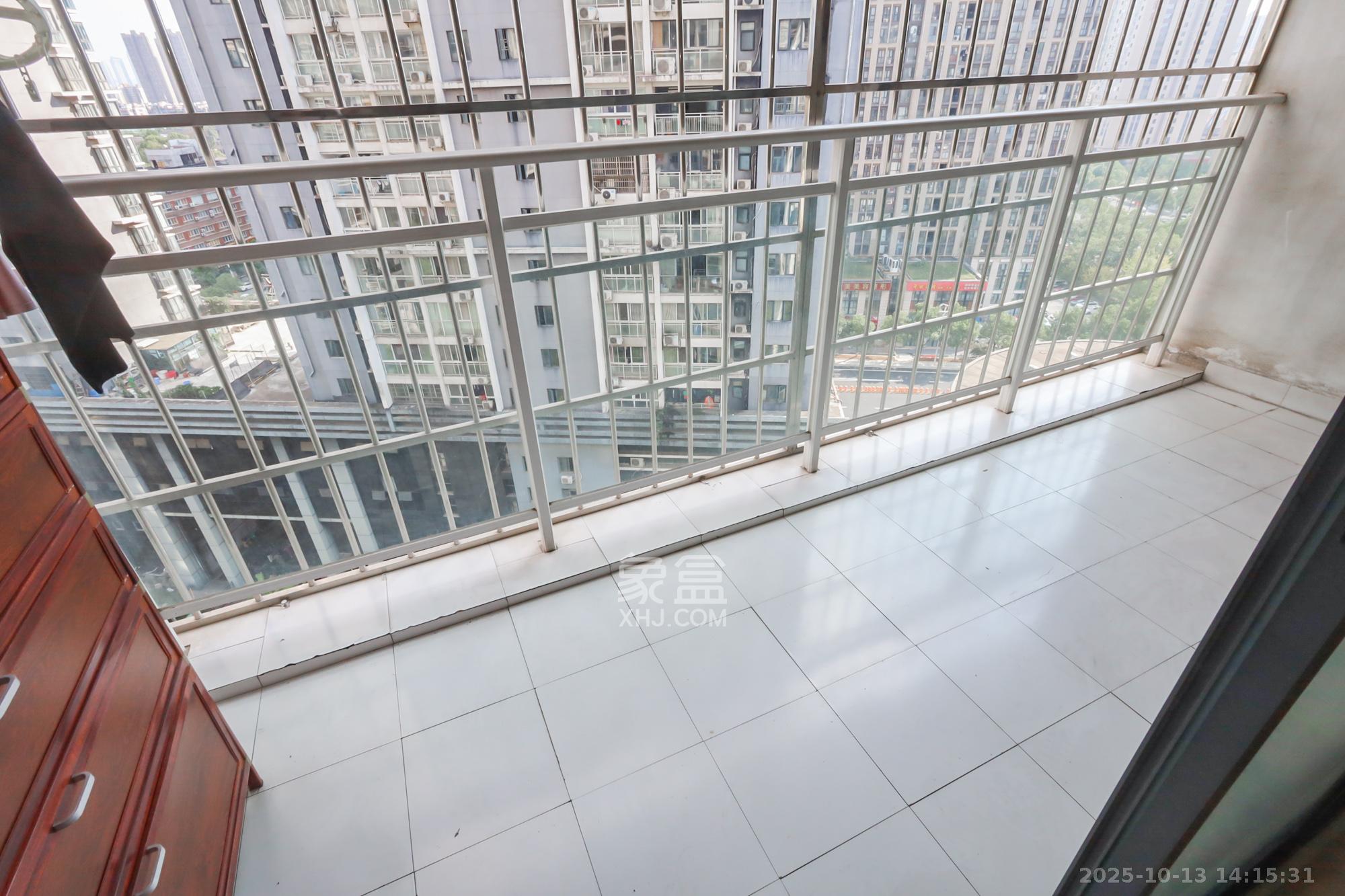 美林银谷  3室2厅2卫    110.0万阳台