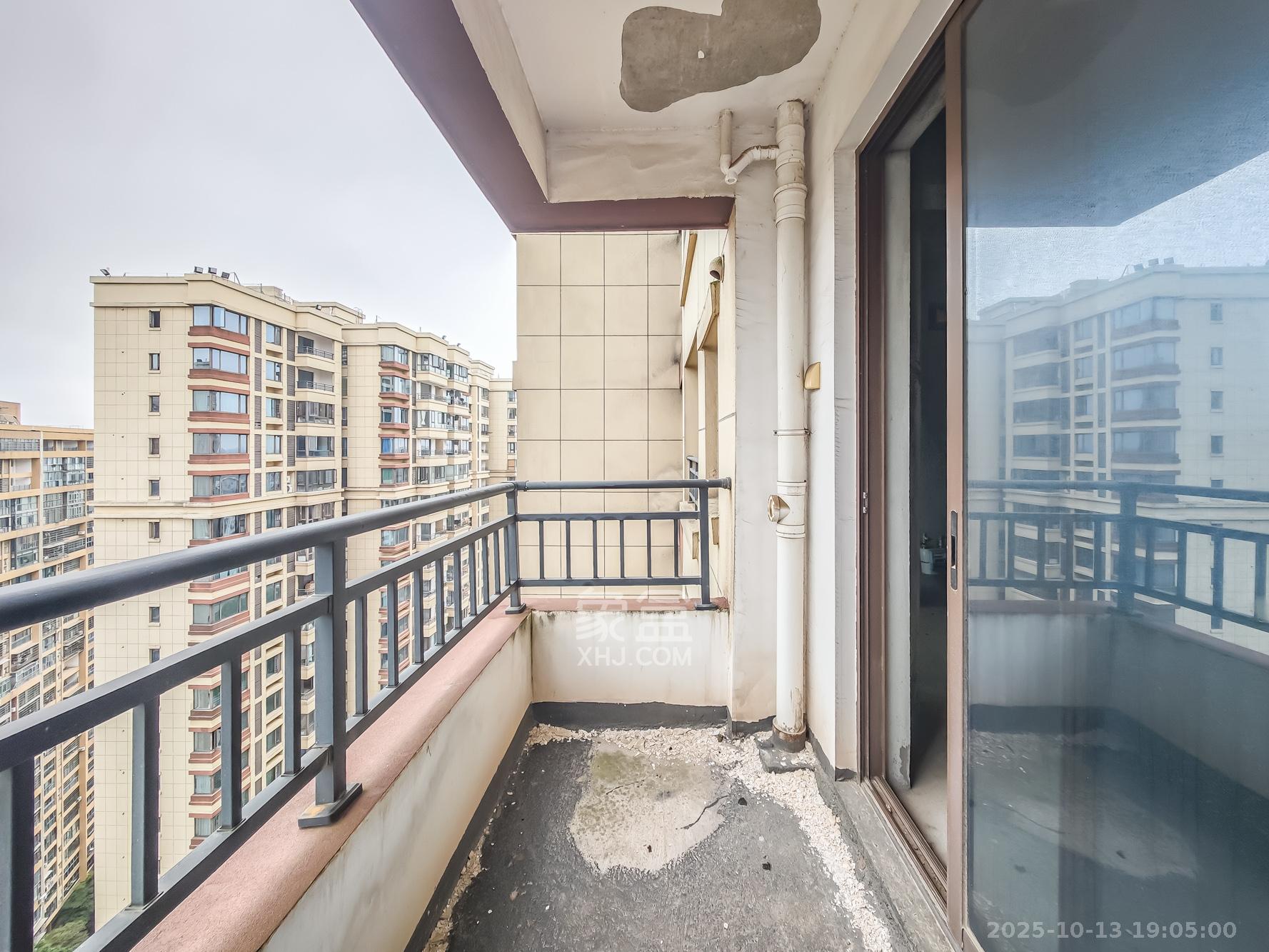 山语城三期  3室2厅2卫    81.6万 山语城三期  3室2厅2卫    81.6万阳台