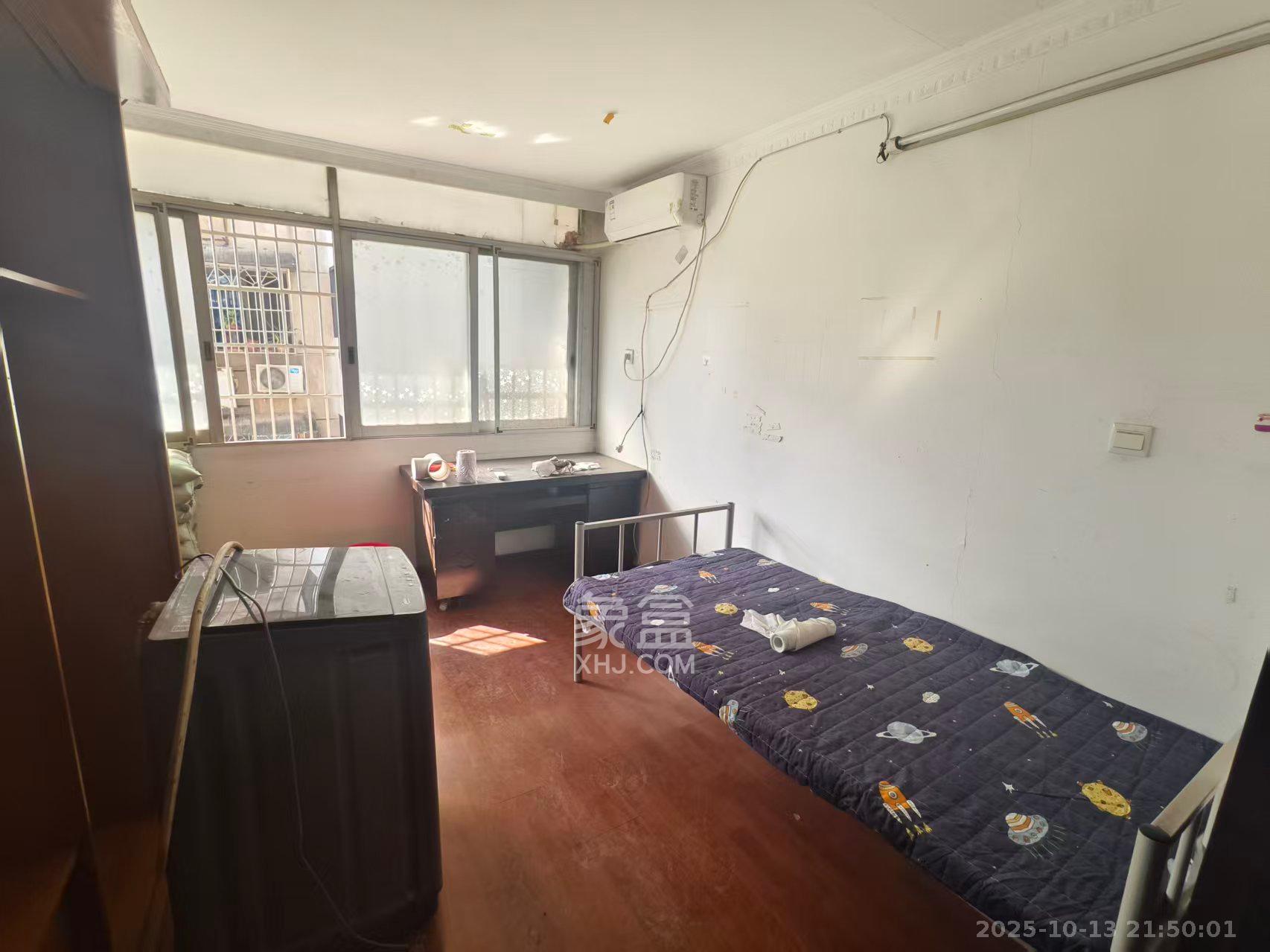 开福区公安分局职工宿舍 3室2厅2卫 1300.0元/月 开福区公安分局职工宿舍 3室2厅2卫 1300.0元/月室内图