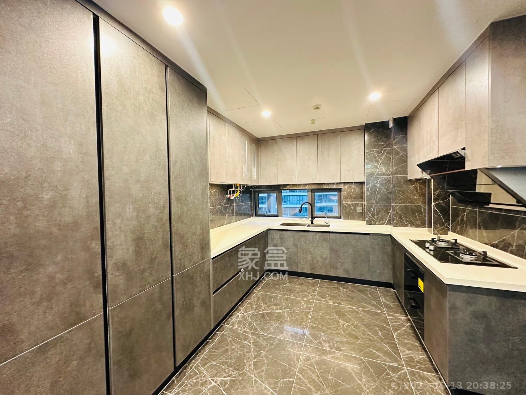 绿地麓云国际一期 6室2厅3卫 9000.0元/月 绿地麓云国际一期 6室2厅3卫 9000.0元/月室内图