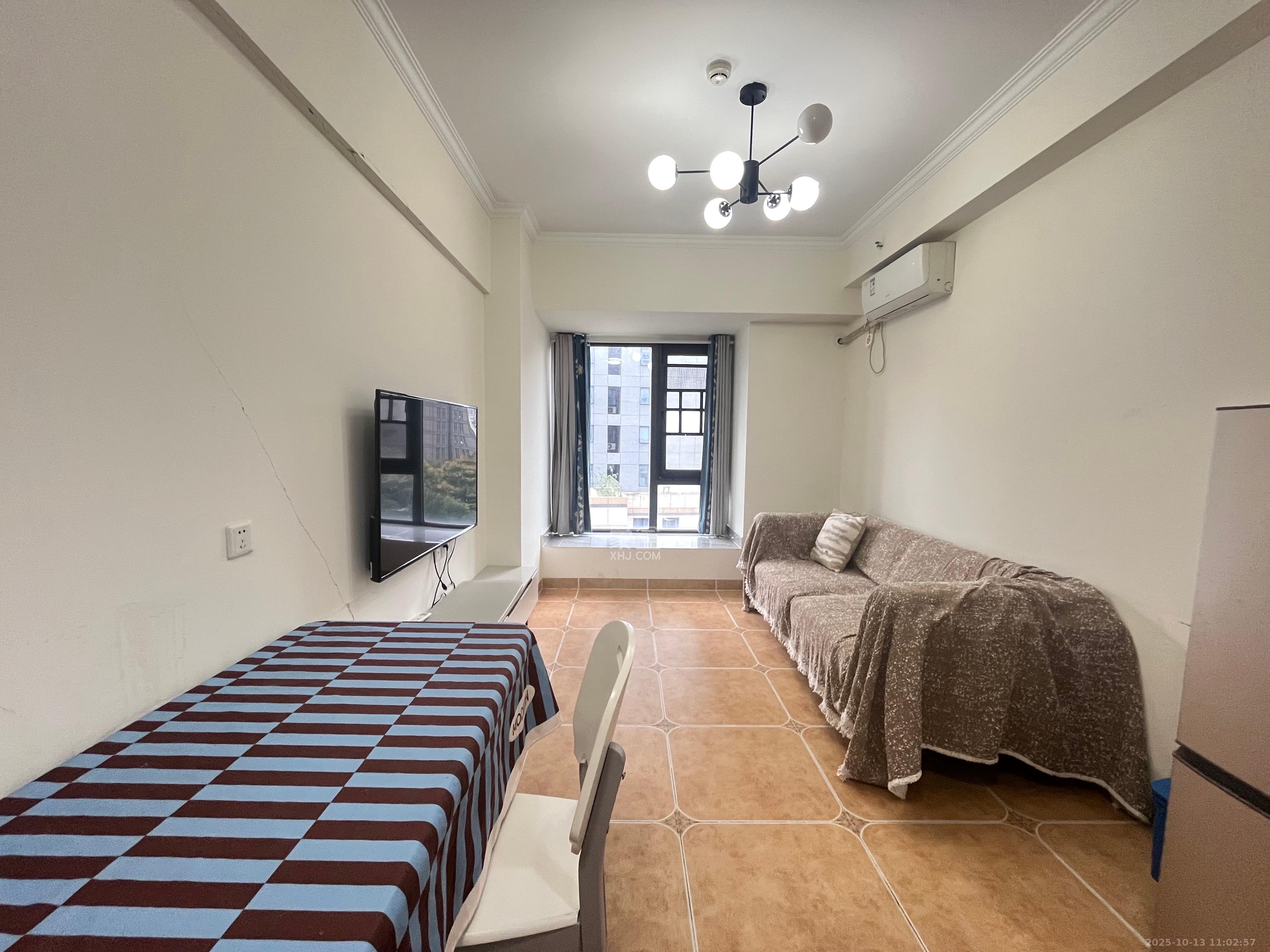 复地星光天地  1室1厅1卫    2200.0元/月