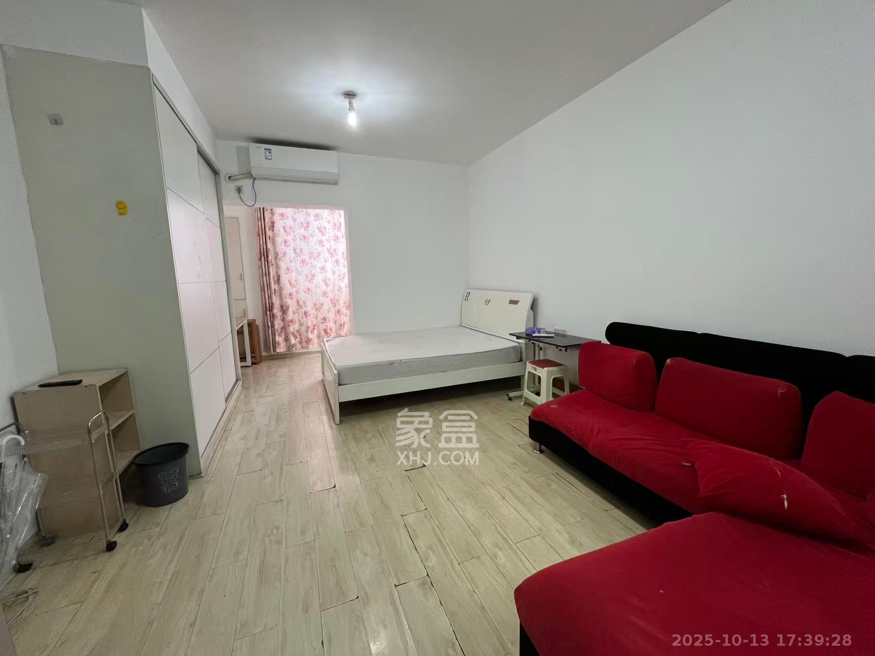 2076至高点  1室1厅1卫    1300.0元/月