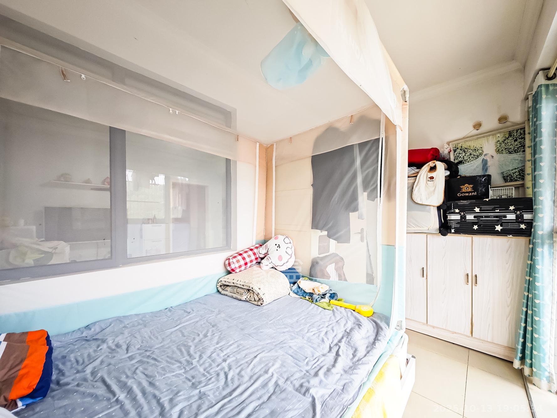 秀峰景园(领秀峰) 2室1厅1卫 42.0万 秀峰景园(领秀峰) 2室1厅1卫 42.0万卧室