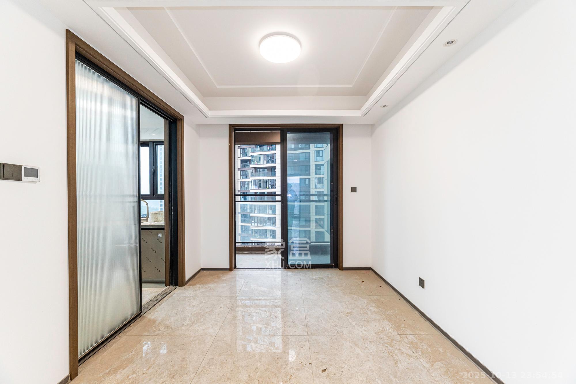 荣盛锦绣学府 3室2厅2卫 95.8万 荣盛锦绣学府 3室2厅2卫 95.8万客厅