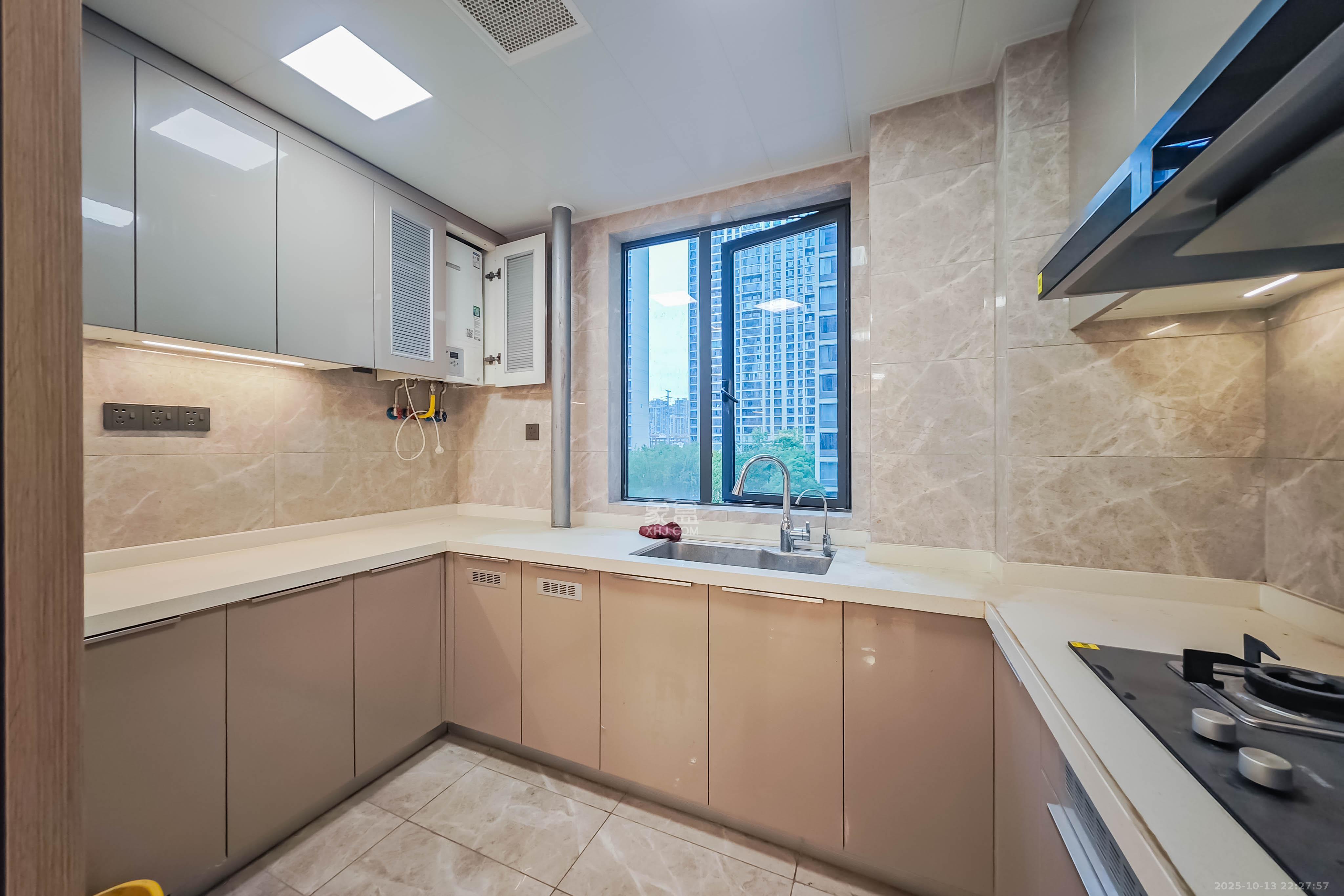 旭辉雨花郡  4室2厅2卫    218.8万 旭辉雨花郡  4室2厅2卫    218.8万厨房