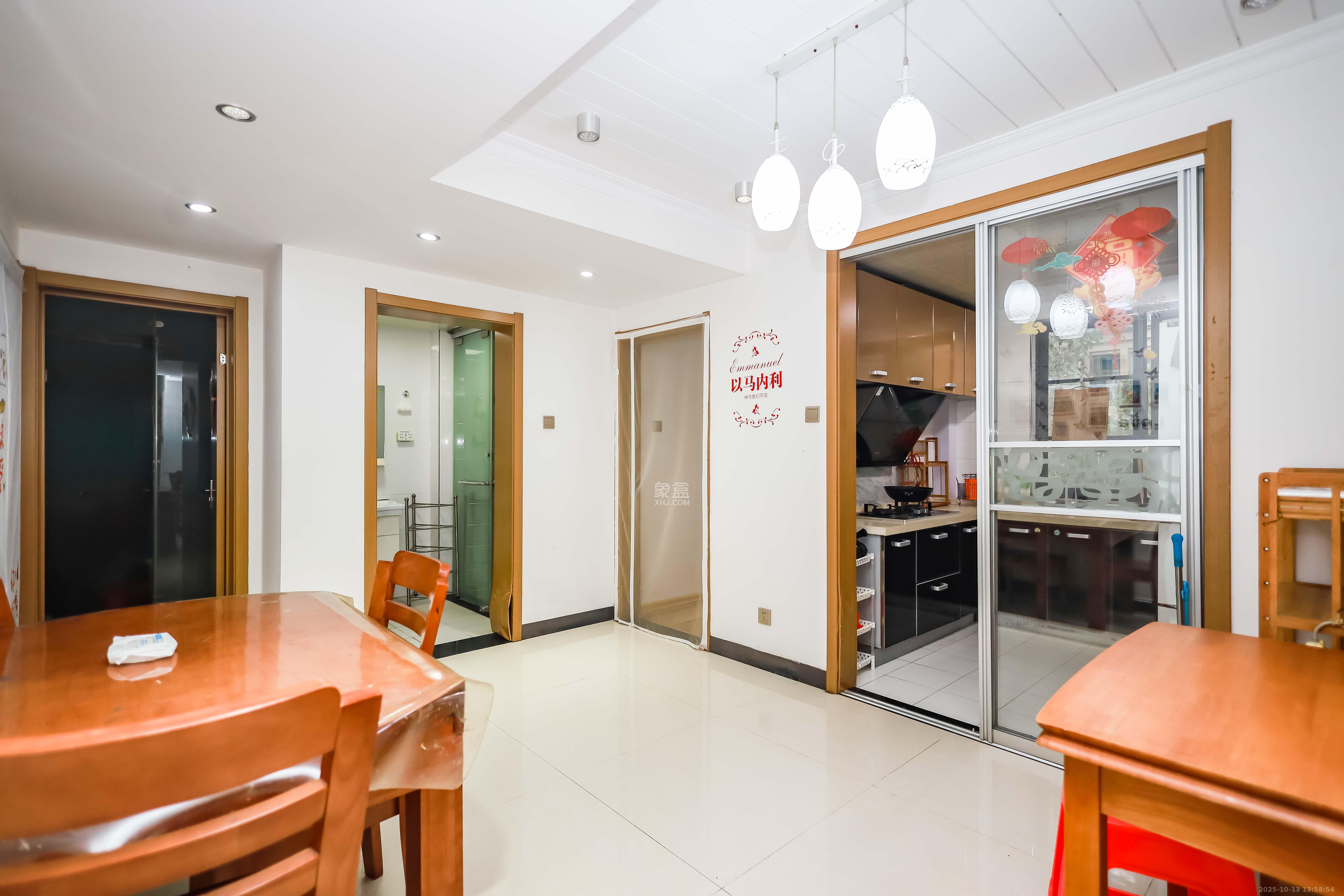 天麓尚层  3室2厅2卫    148.0万 天麓尚层  3室2厅2卫    148.0万客厅