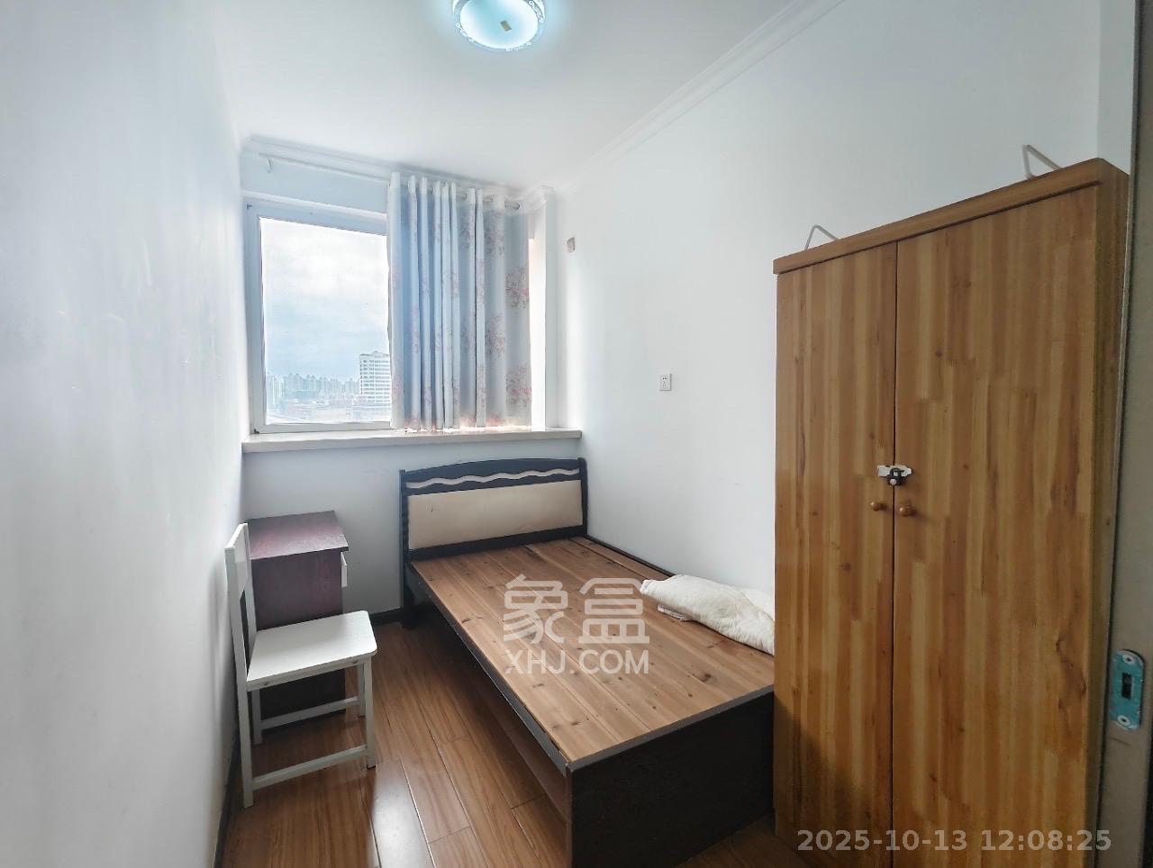 月亮湾草莓街区一、二期  3室2厅1卫    1800.0元/月室内图