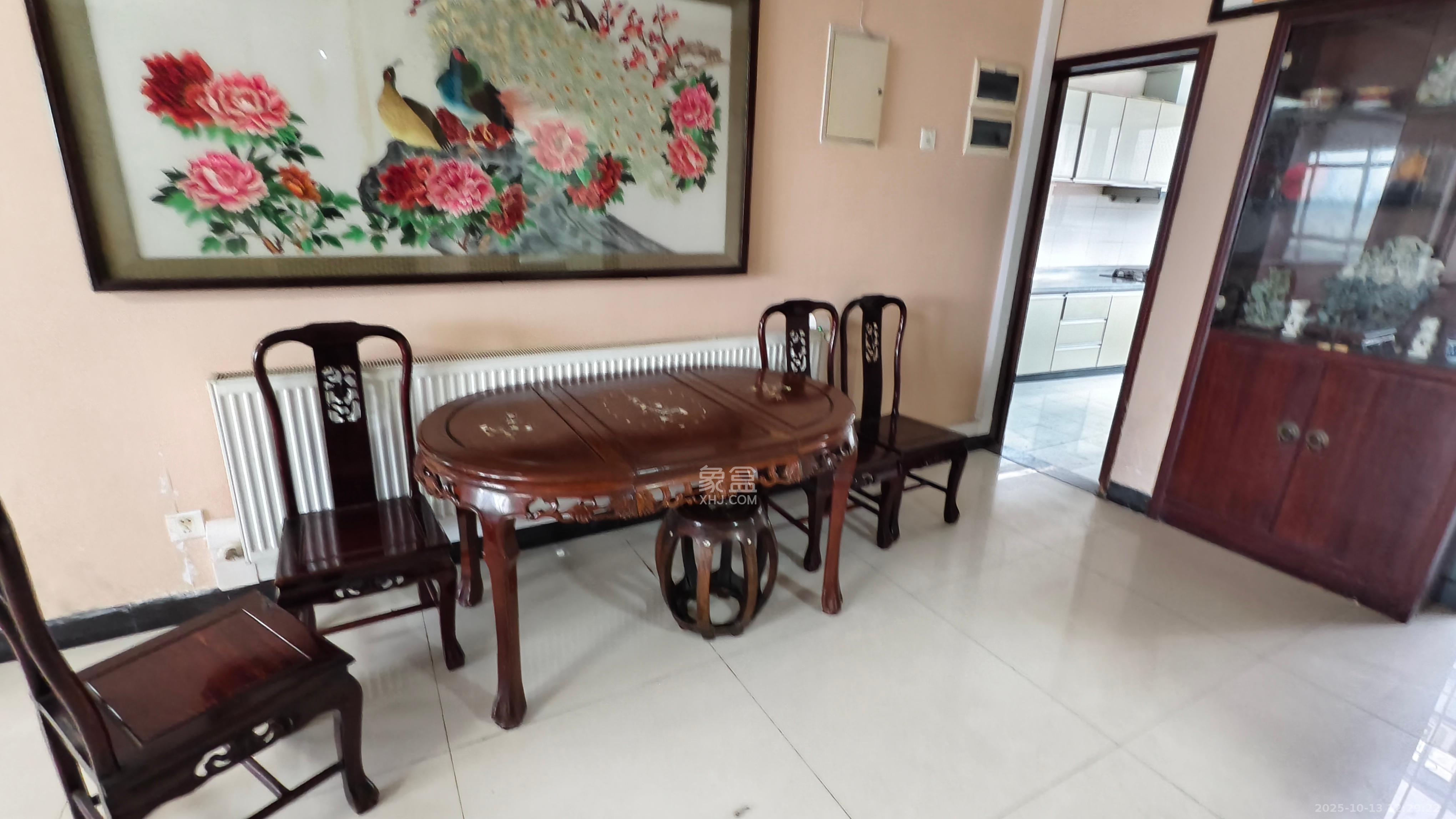 梦网景园  4室2厅2卫    3200.0元/月室内图