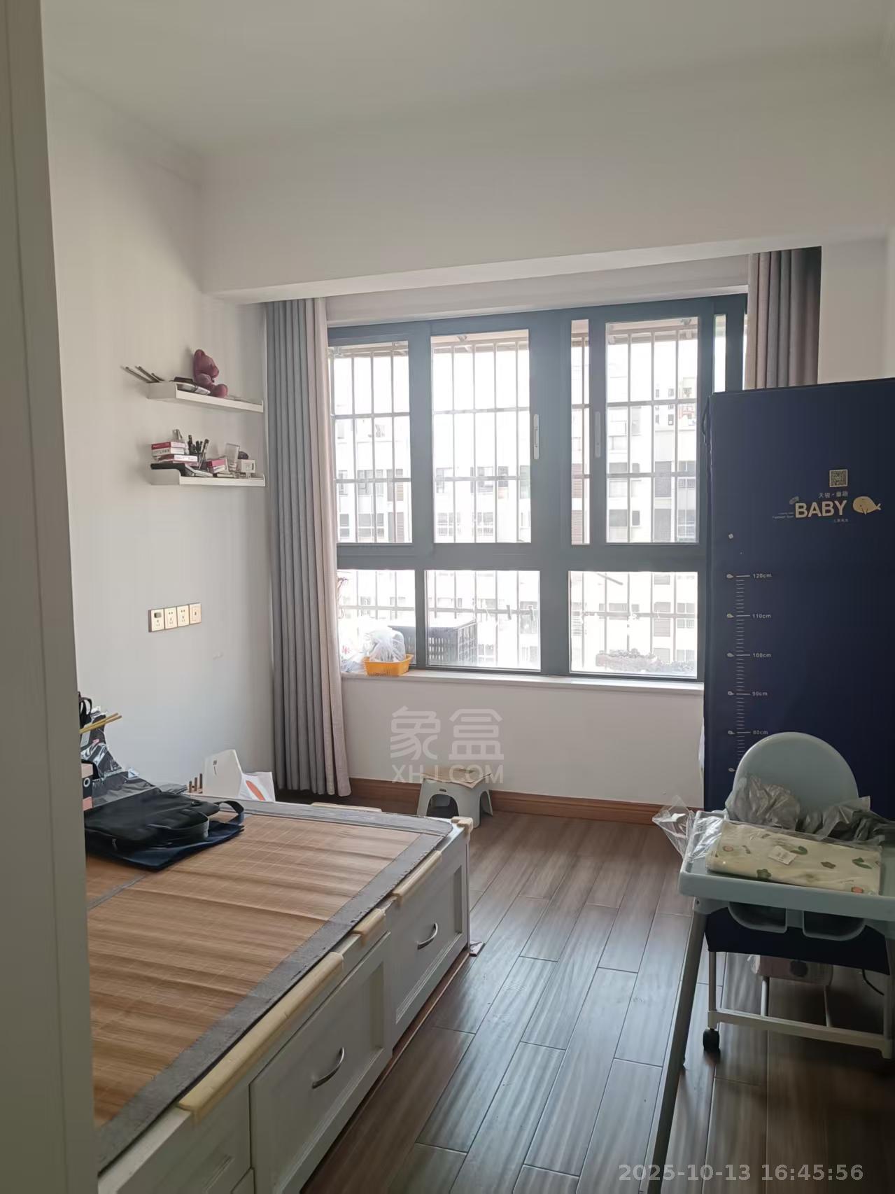 西郡佳园 4室2厅2卫 1900.0元/月 西郡佳园 4室2厅2卫 1900.0元/月室内图