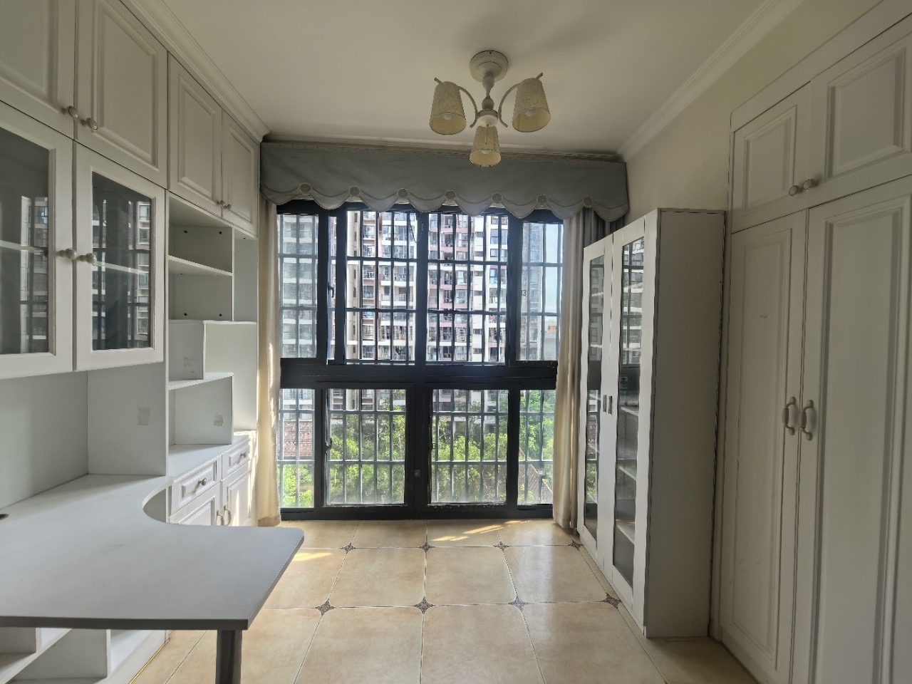 伊泰天骄一期  2室2厅1卫    115.0万客厅