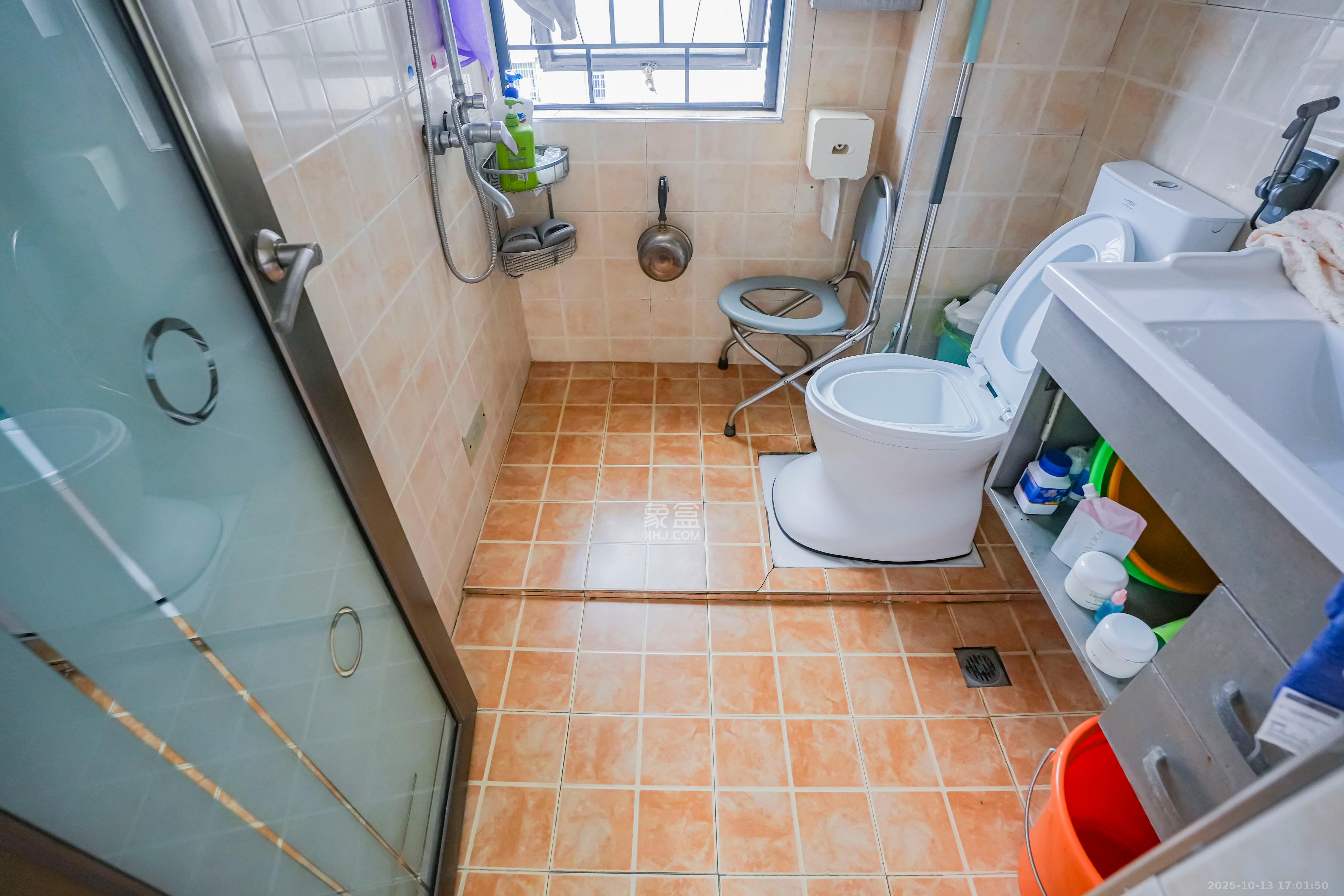 金土地第一湾  2室2厅1卫    72.0万卫生间